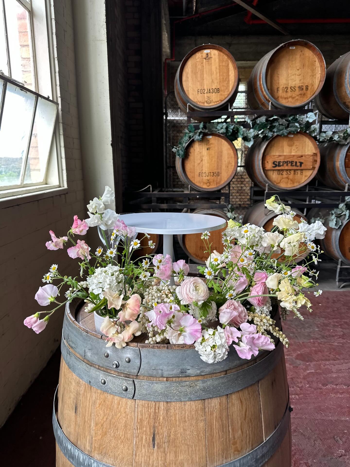 The sweetest Spring cake meadow for Tess and Warren. Abundant with fragrant sweetpeas and fluffy ranunculus. 

#dunkeldwedding #warrnaboolwedding #portfairywedding #hamiltonwedding #mountwilliamstationwedding