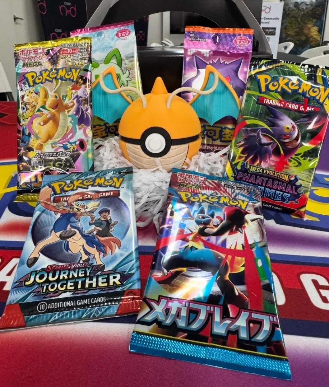 🎄 🎄 CHRISTMAS LOOT BOX 📦 📦 

Looking for the perfect gift 🎁? Give the gift of Pokemon this Christmas 🎅 

Now available is the Iconic Nerd 🤓 Loot Box 

$50 box: Choose your favourite Character ball plus 3 booster packs. 

$100 box: Choose your 