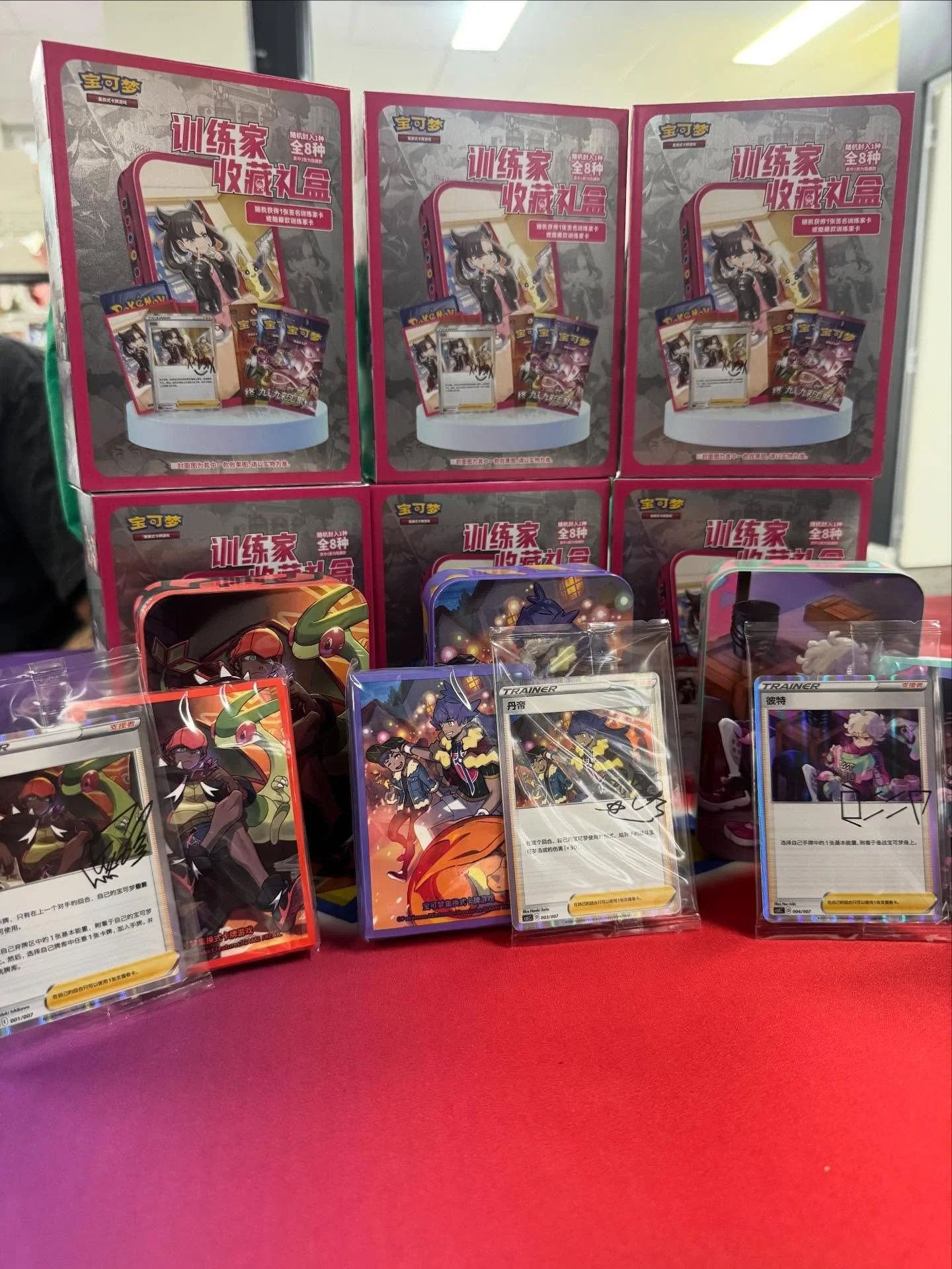 🎄 🎄 CHRISTMAS POKEMON GIFTS🎁 🎁 

We are weeks away from Christmas 🎅 and Iconic Nerd have some awesome gifts and stocking stuffers. 

These Chinese exclusive tins come with exclusive sleeves, signed trainer card and 3 booster packs. 8 different e