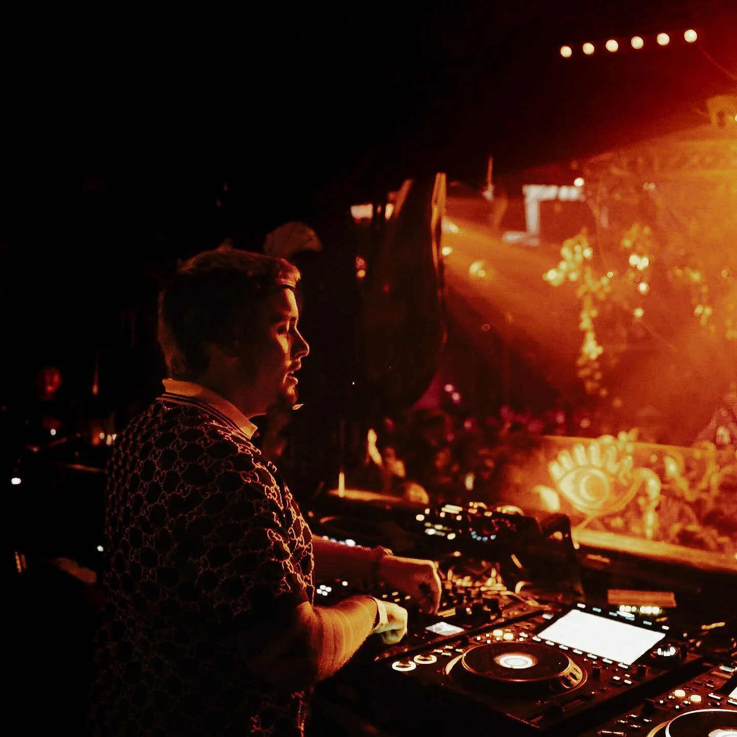 BLACKCHILD x CLUB SPACE

Watch part of @blackchildita debut on my YouTube channel
Monchexg! 

International House Music DJ Blackchild debuts at Club Space Miami.