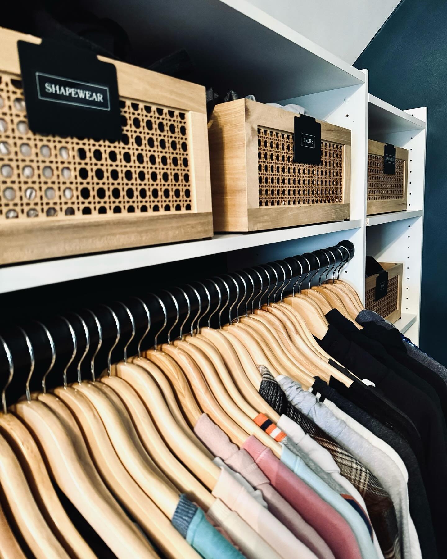 💫Organize, glamorize, and mesmerize! ✔️ My dear client and I are still swooning over this closet transformation! 🤩 

When we say that decluttering is where the magic happens, girrrlll&mdash;it&rsquo;s true. The freedom is in the space! 🙌🏼

My cli