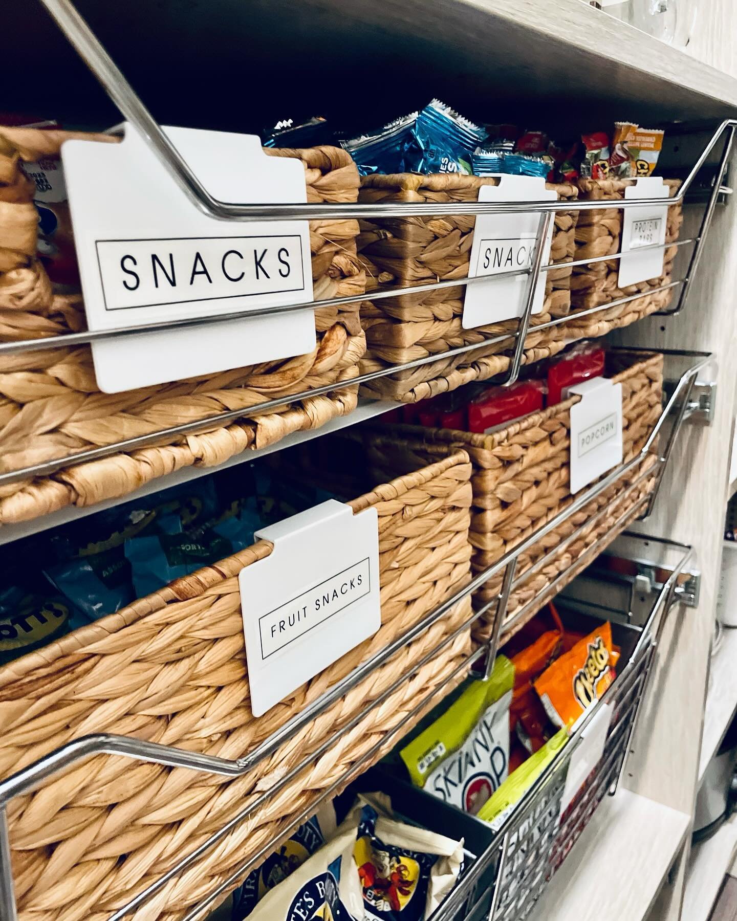 Just a friendly reminder that summer break will be here before you know it! 🤪 And that means: prepare the SNACK drawers and bins! 💃🏻✔️

While life may be a bit more chaotic with the kiddos at home for the summer, your kitchen and pantry may need a