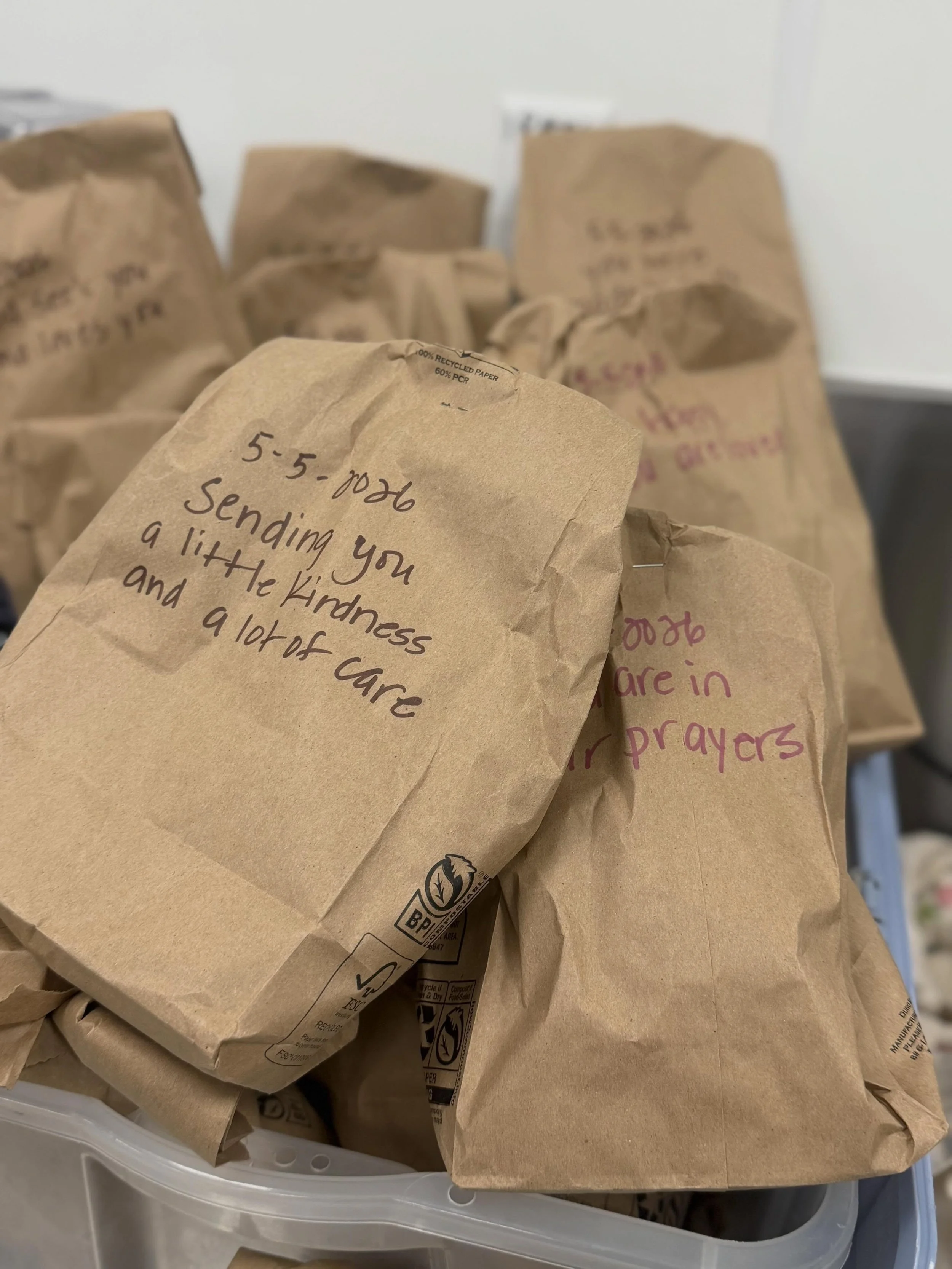 If you received one of these lunches, which message would you want to read first? 

Sending you a little kindness and a lot of care.
Keep your head up.
You are loved.

At Bridge to Home, we believe dignity and encouragement belong at every table.

Sm