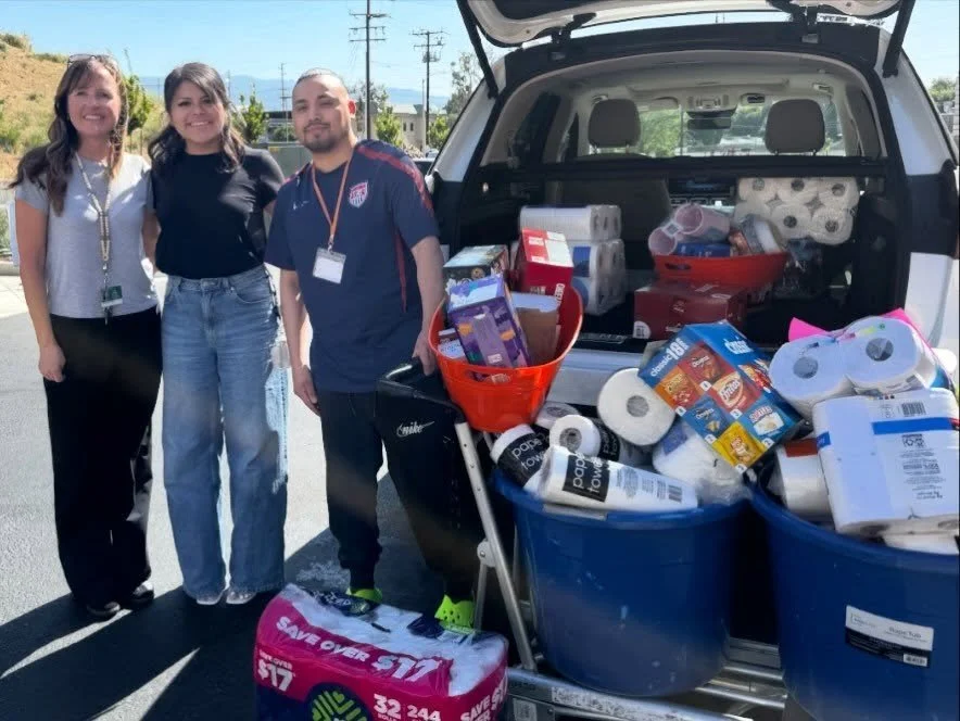💚 Community in action 💚

A huge thank you to the incredible students and leadership team at North Park for organizing a donation drive in support of Bridge to Home! Yesterday, they dropped off an amazing collection of essential items that will dire