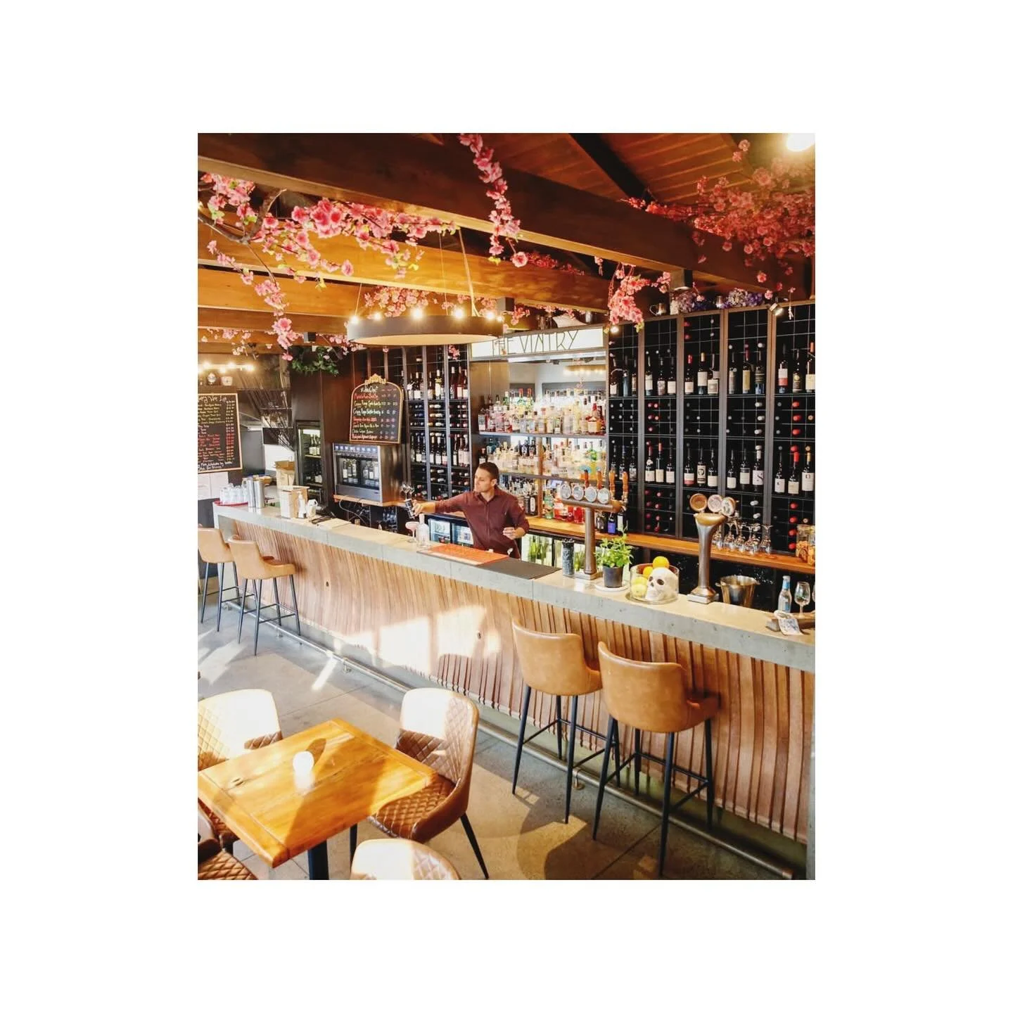The Vintry. Matakana Village. Great spot to lounge and drink the local wines before and after a film! 

#avillagestay #shorttermaccommodation #matakana #matakanavillage #matakanacoast #stayhere #bnb #cottage #airbnb #650onmatakana #avillagestay #mode