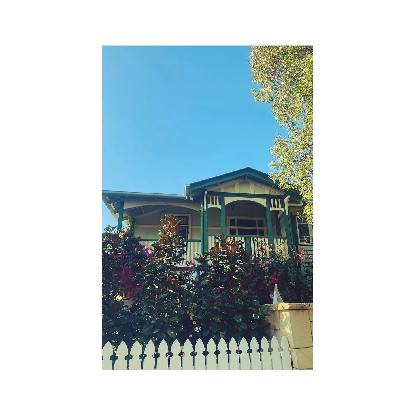 Queenslander. Sandgate. A village stay. 

#avillagestay #shorttermaccommodation #matakana #matakanavillage #matakanacoast #stayhere #bnb #cottage #airbnb #650onmatakana #avillagestay #modernrustic #stay #omaha #warkworth #mangawhai #home #nzinteriors