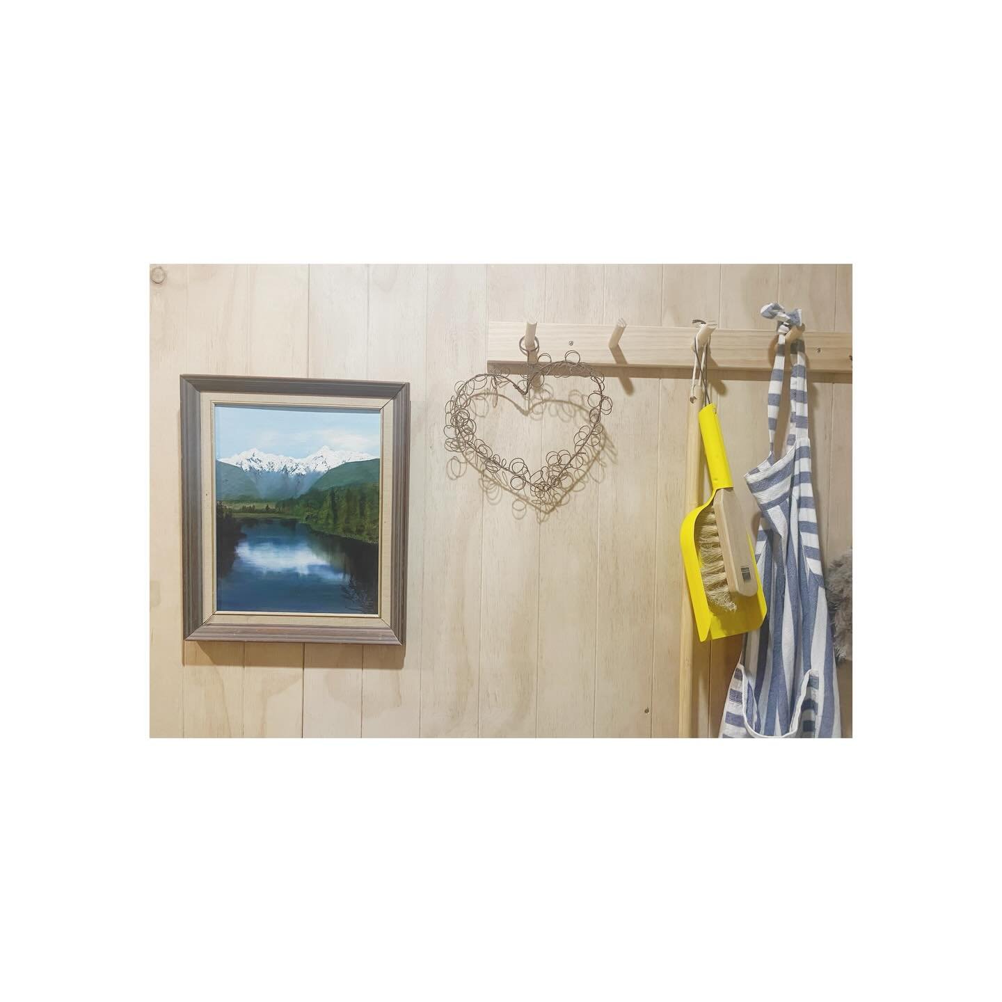 Art + hooks. You can never have enough. And not enough have them! 

#avillagestay #shorttermaccommodation #matakana #matakanavillage #matakanacoast stayhere bnb cottage airbnb 650onmatakana avillagestay modernrustic stay omaha warkworth mangawhai hom