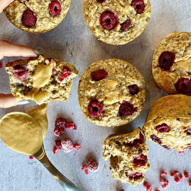 My current go to muffins, cannot get enough!!! Peanut butter + Raspberry mixed through my favourite banana and oat muffins. A must try if you haven&rsquo;t yet!! All you need is just a few wholesome ingredients for the perfect breakfast or snack!
Ing