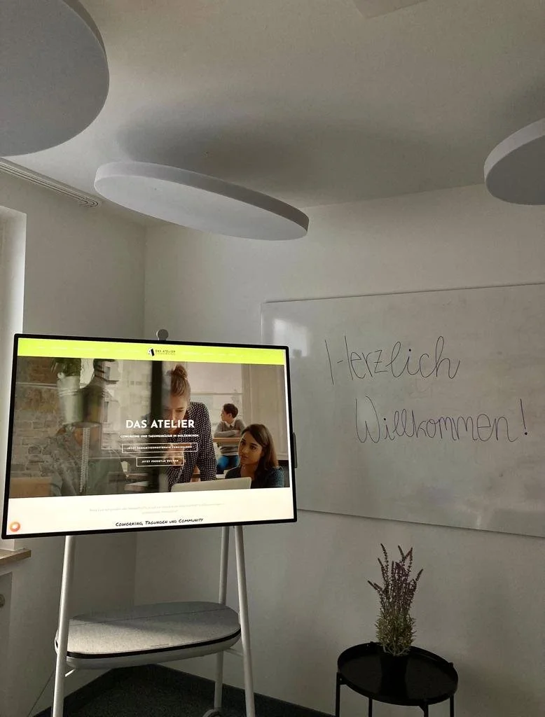 UNSER SURFACE HUB – LET’S GET CONNECTED