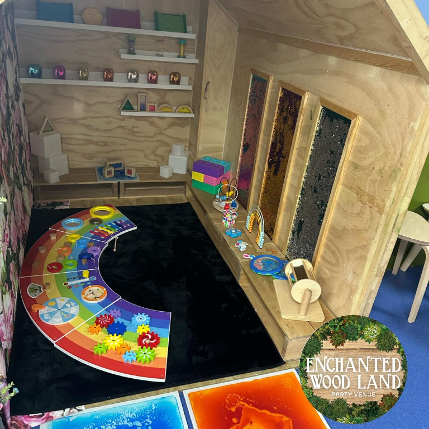 It&rsquo;s the WEEKEND!! 🎉🎉

We have some exciting new additions to our sensory den (it only arrived today, so not yet on the wall, but thought it too good not to share on the floor.)

Spaces to play tomorrow&hellip; 

Friday 26th April
9am- Brilli