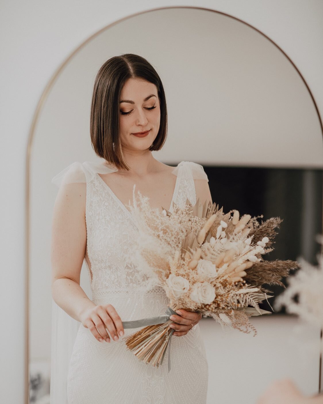 Bridal portrait from Erin and Adam&rsquo;s lush personal wedding! There&rsquo;s nothing better than walking into bridal prep to a room spilling over with natural light, you just know the pics are going to come out 🔥 

Make up: @megbowenmakeup 
.
.
.