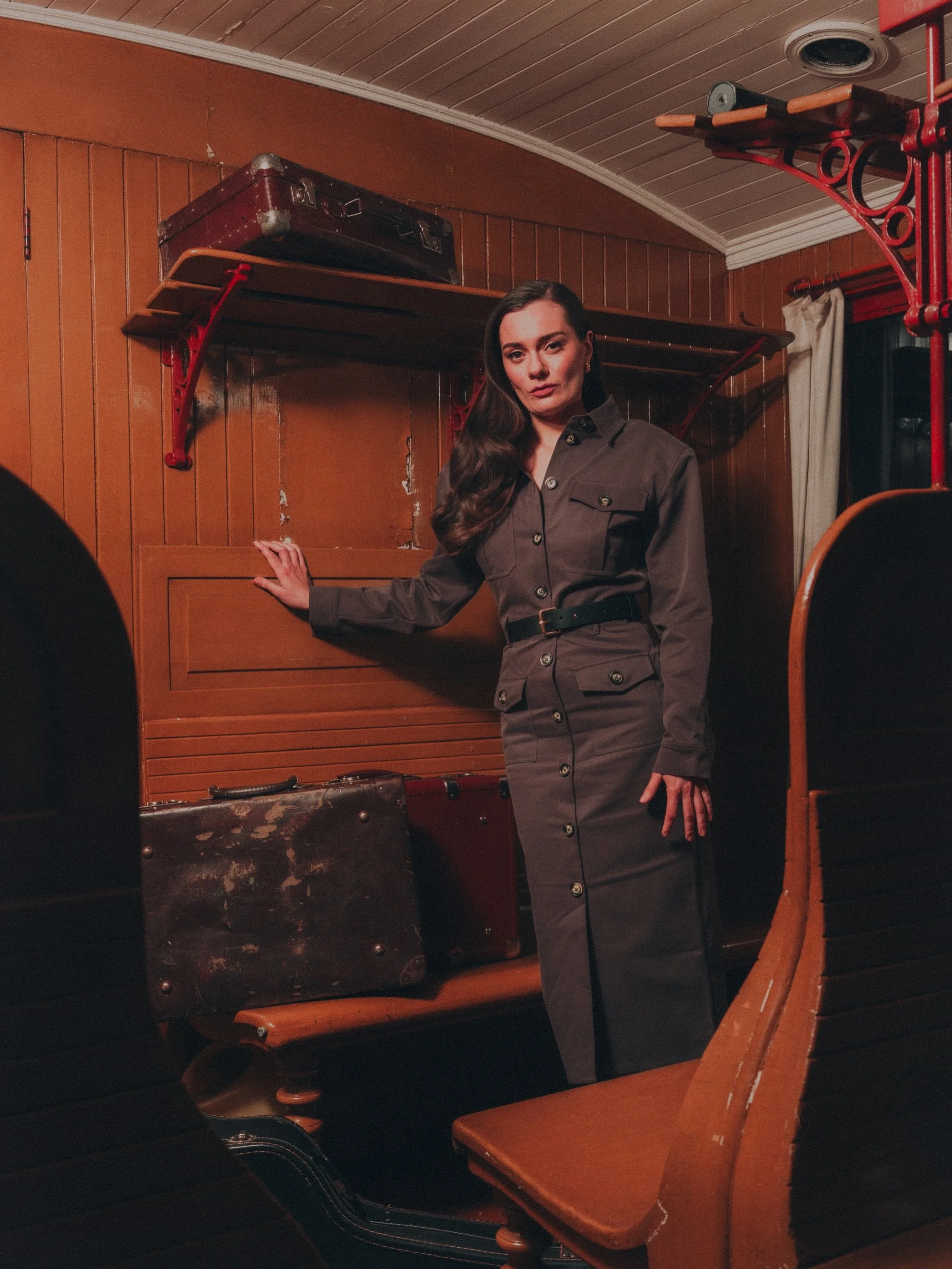 Pressebilder, cover og video-assets for @emeliehollow sin nye l&aring;t &laquo;neste stasjon&raquo;✨