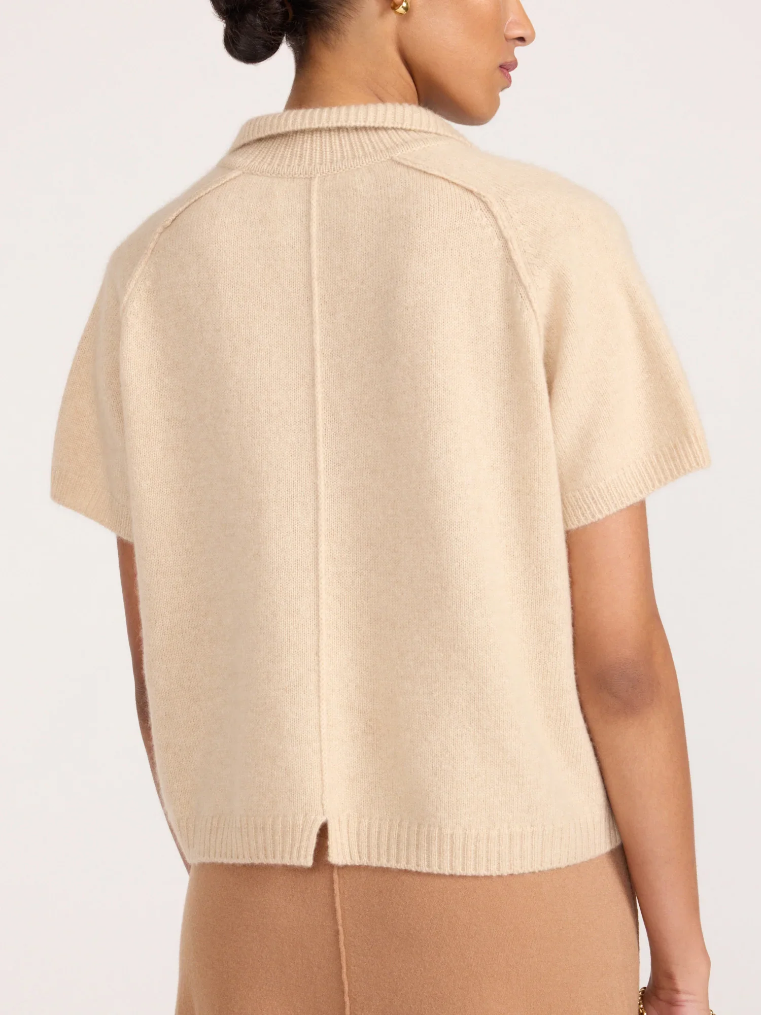 MARLOW-CASHMERE-POLO-SWEATER_LUX4960_SANDSTONE_0368_4.webp