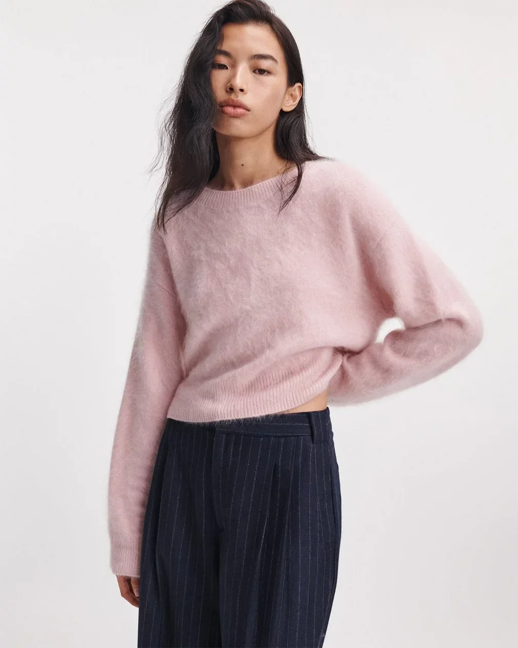 Jada-Brushed-Cashmere-Crewneck-690.webp