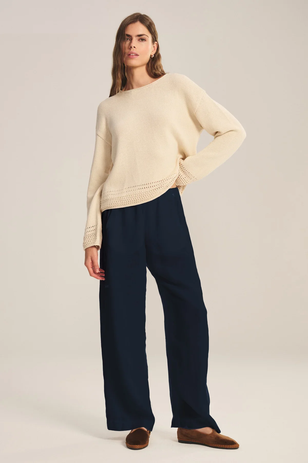 Lola03-navy.webp