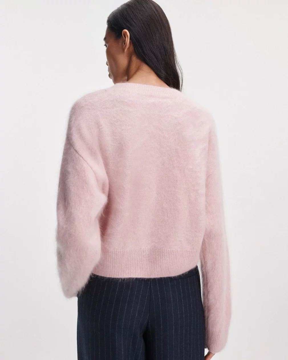 Jada-Brushed-Cashmere-Crewneck-690 (2).webp