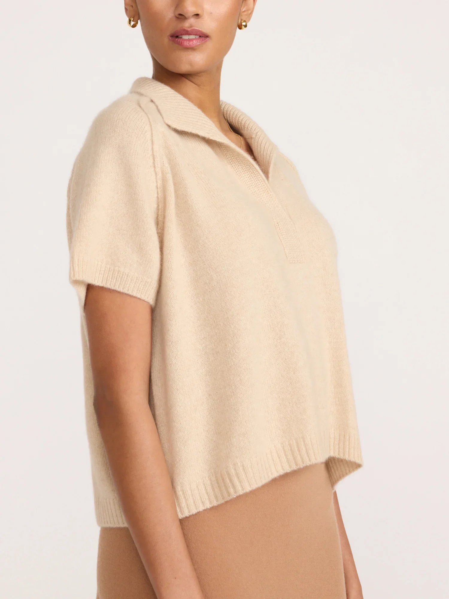MARLOW-CASHMERE-POLO-SWEATER_LUX4960_SANDSTONE_0361_3.webp