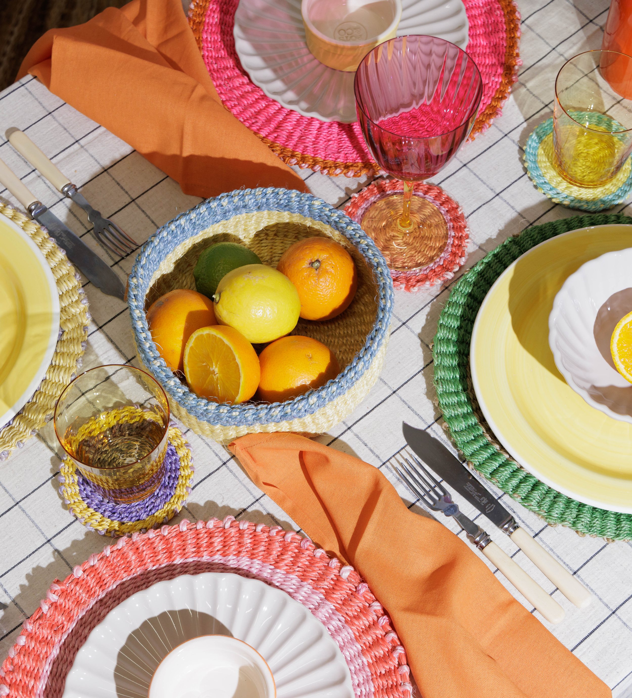 plates and tablemats