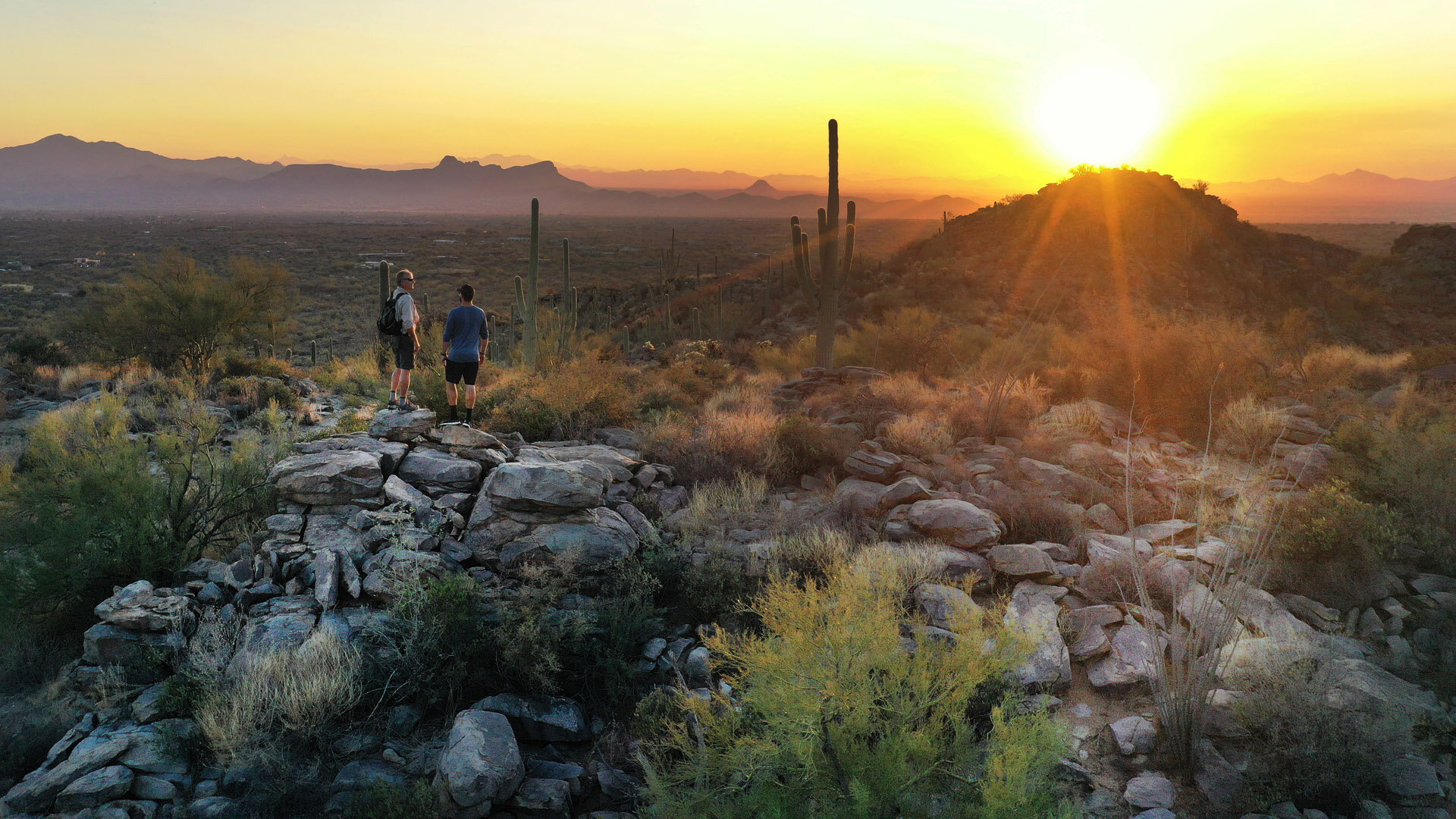 191116_S001 2 Hikers.jpg