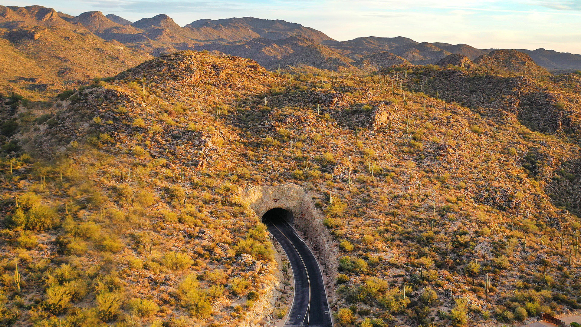 1920x1080–Banner Tunnel.jpg