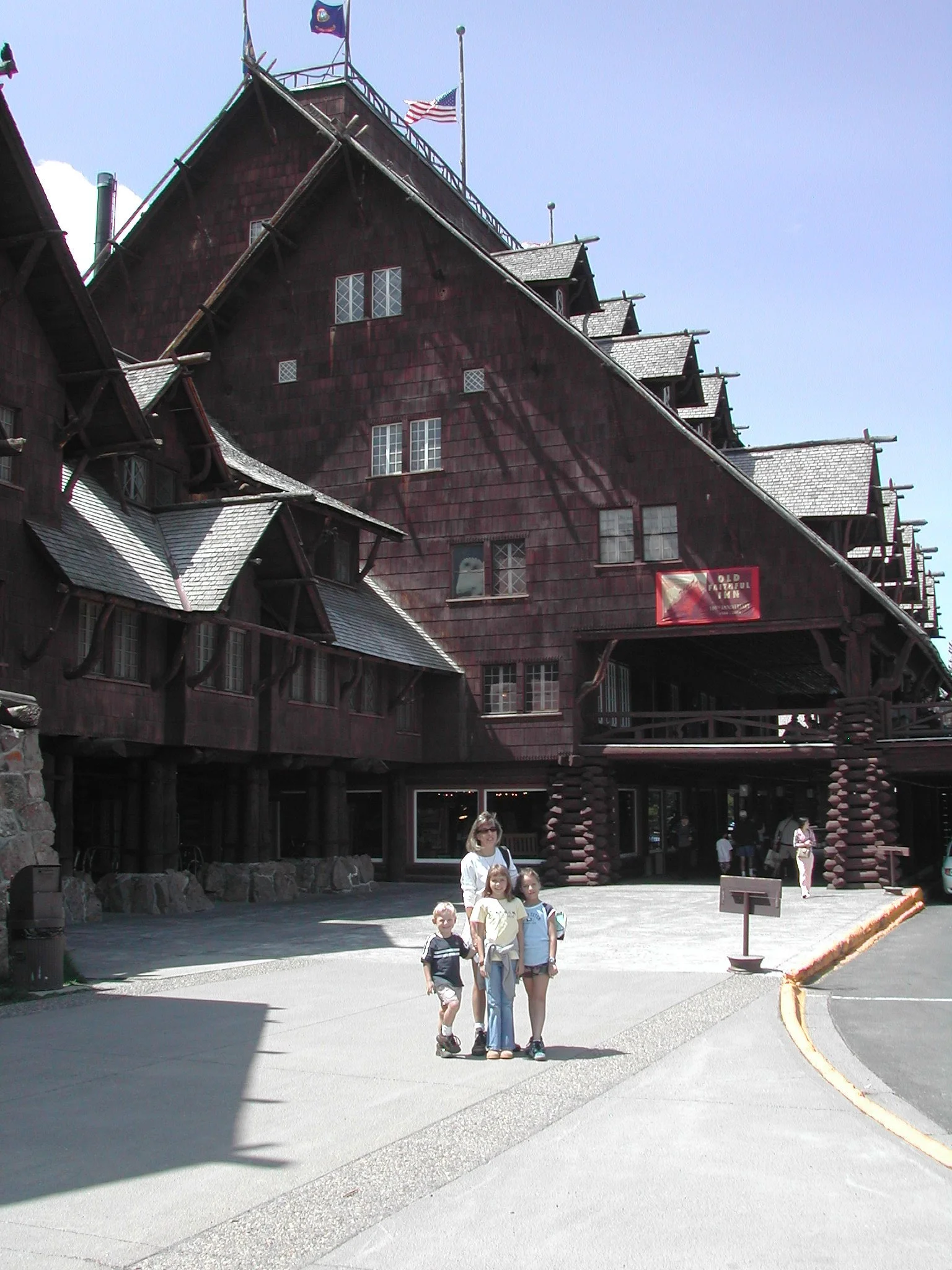 0604 Old Faithful Inn 1.jpg