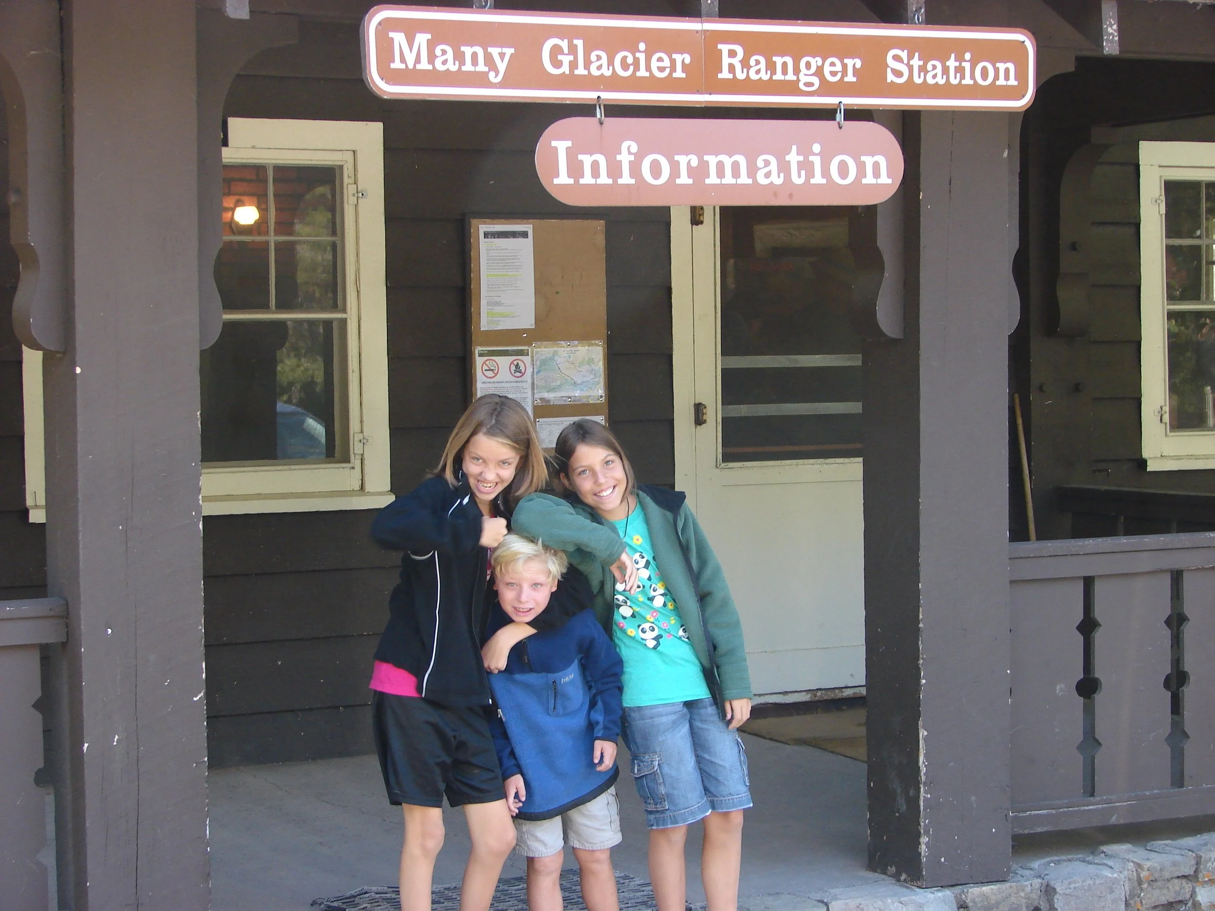081407 Many Glacier Entrance.jpg