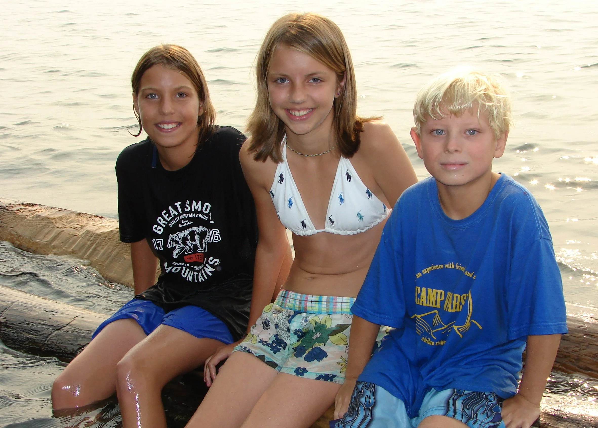 081707 Kids on Log at Wayfarers.jpg