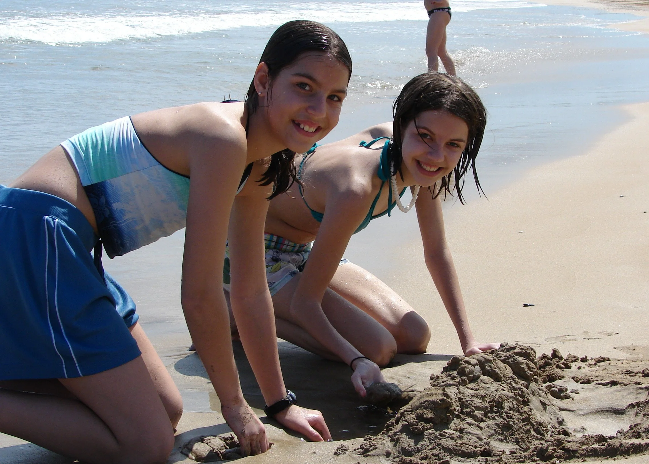 031508 Girls On Beach.jpg