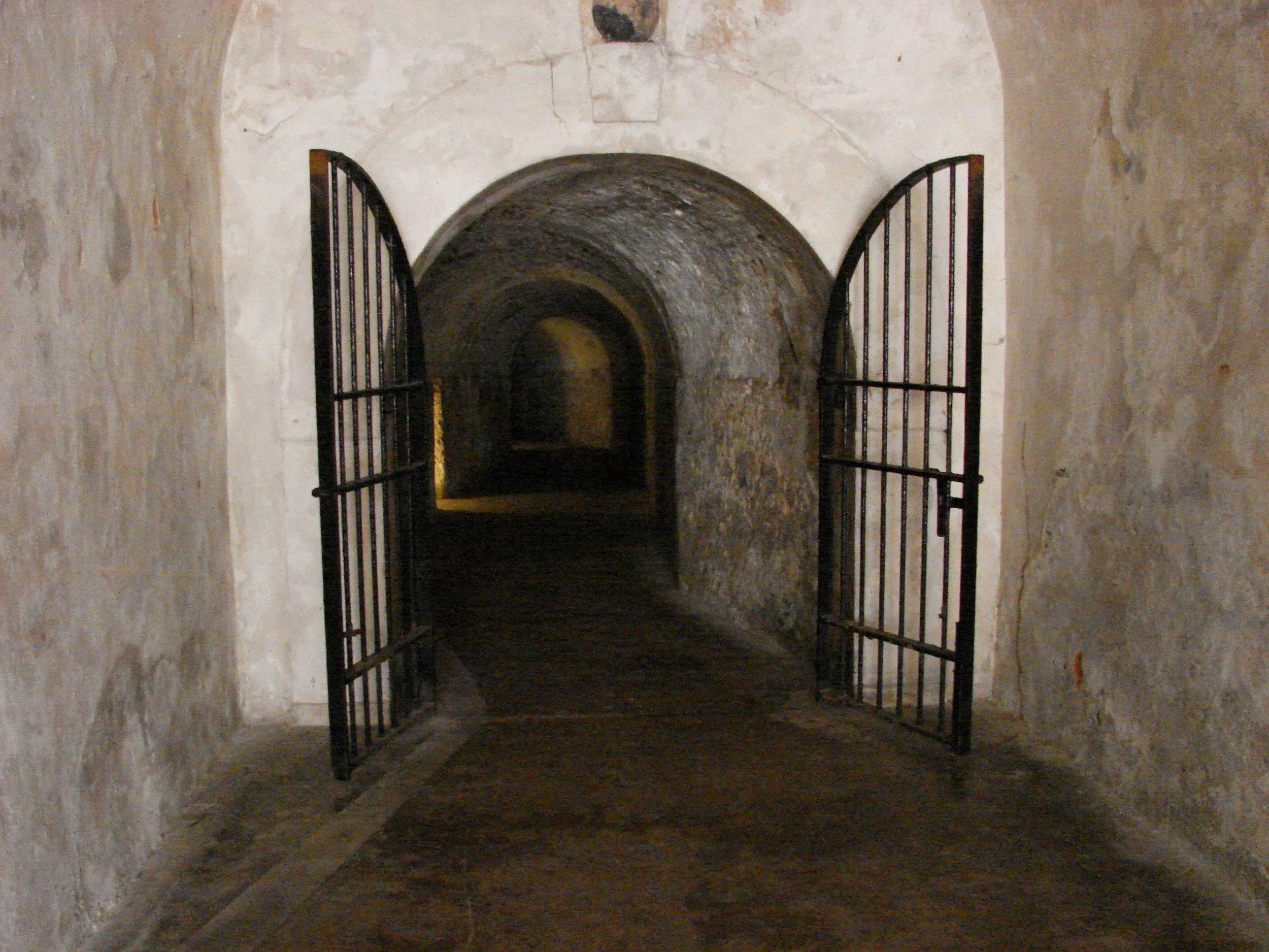 031908 Tunnels of San Cristobal.jpg