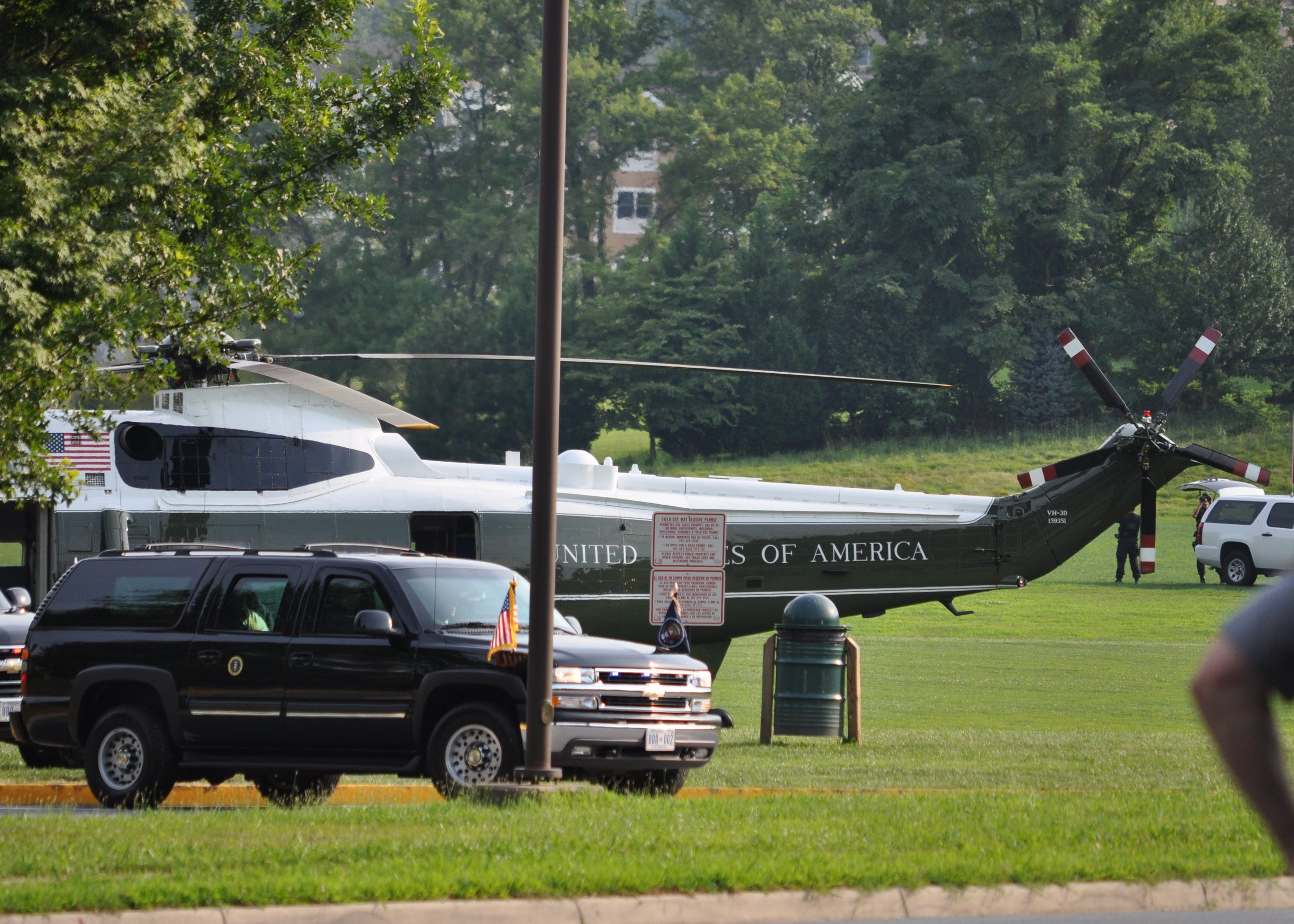 0809 Obama - AFO Limo.jpg