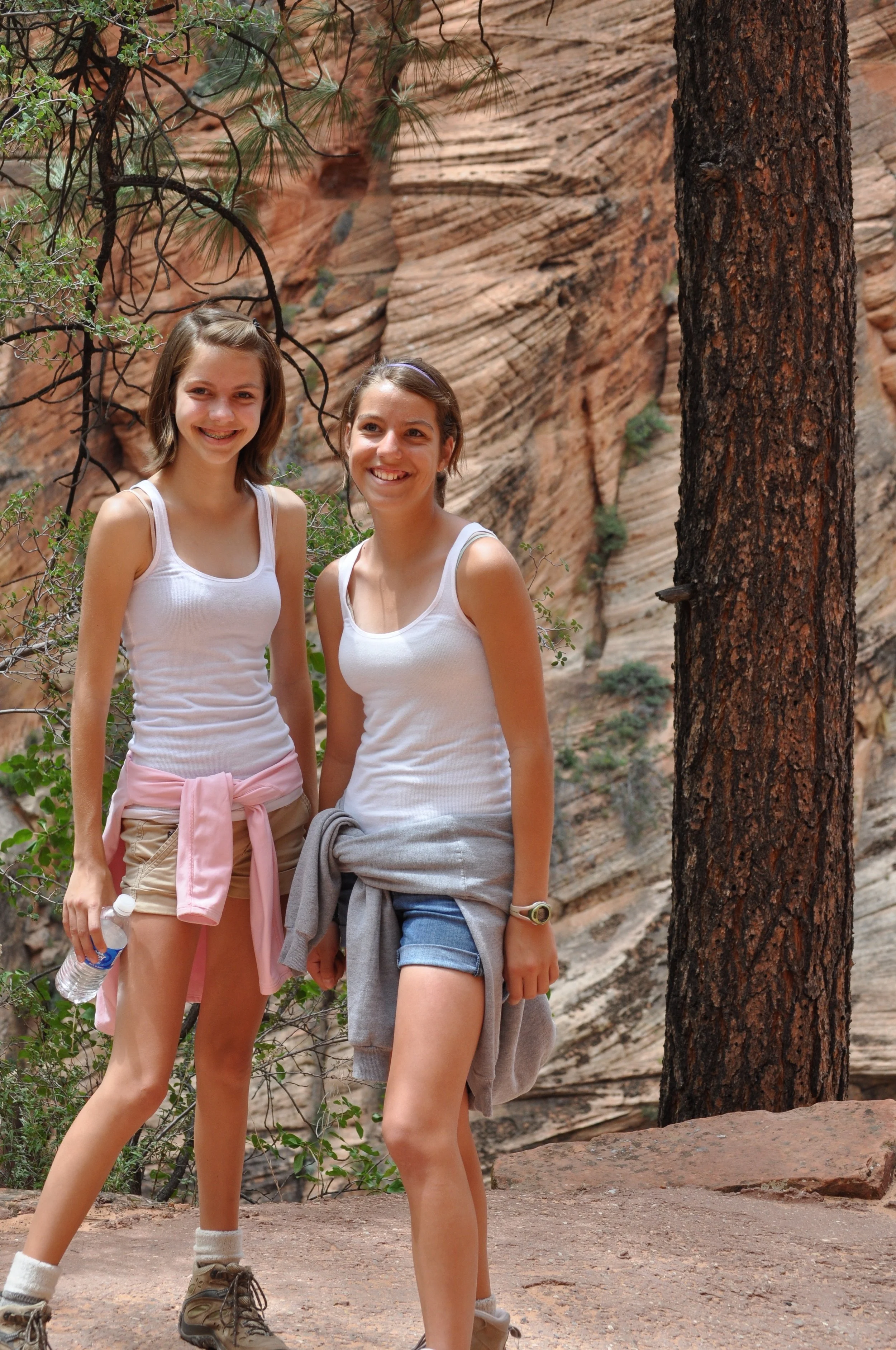 0609 26 Girls Angels Landing.jpg