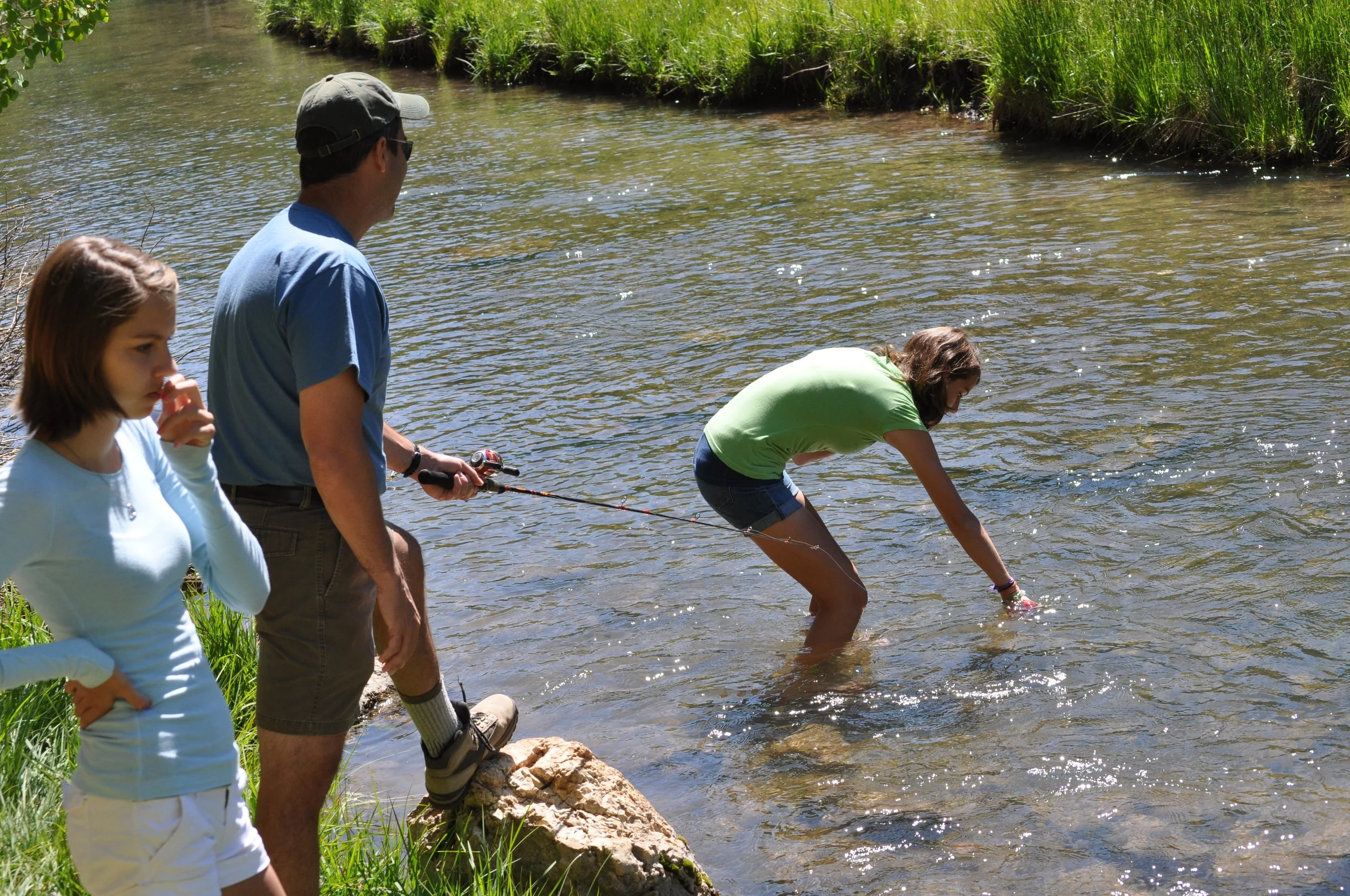 0609 27 Aspen Mirror Dad Girls.jpg