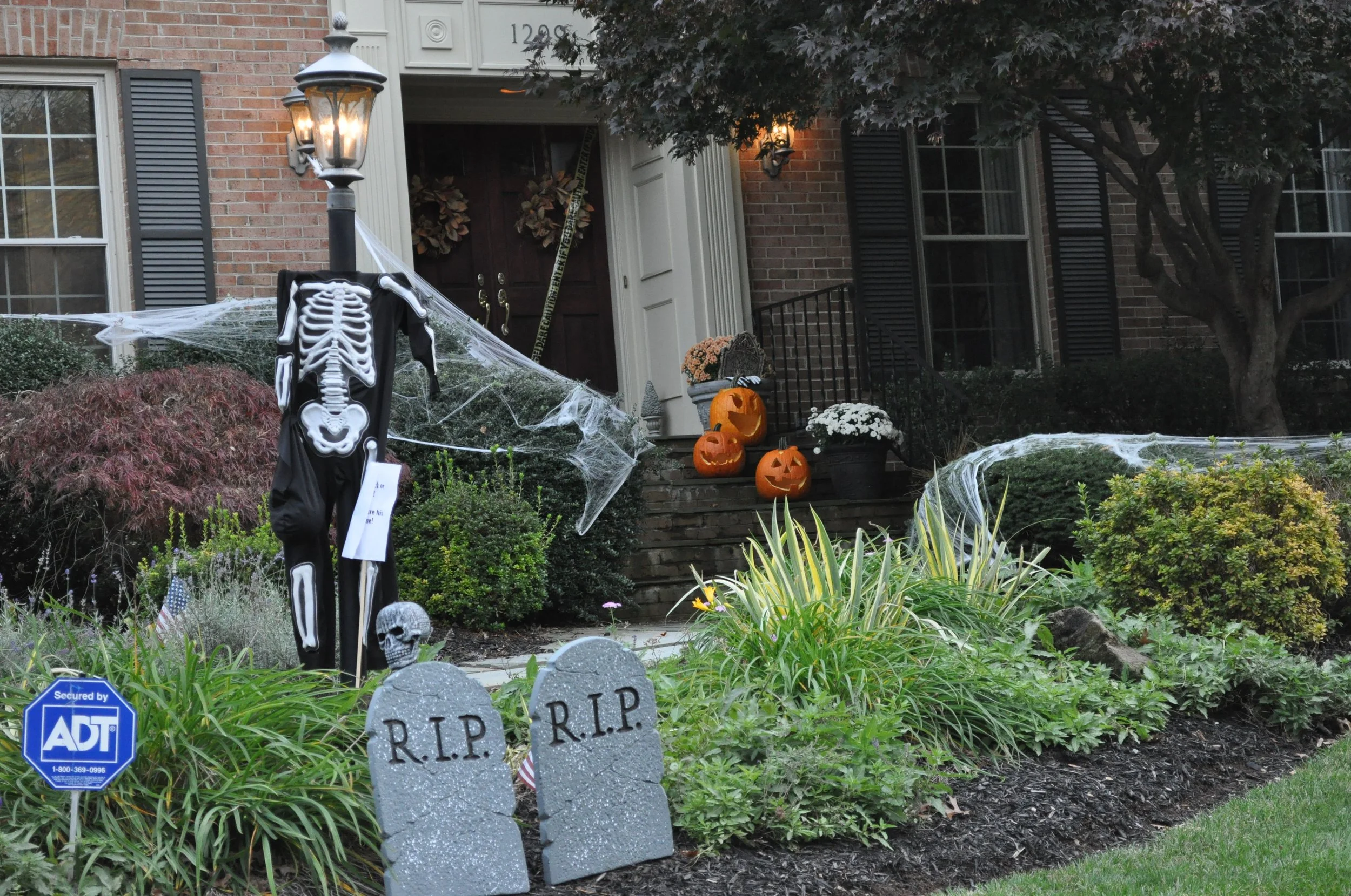 1011 Halloween House.jpg