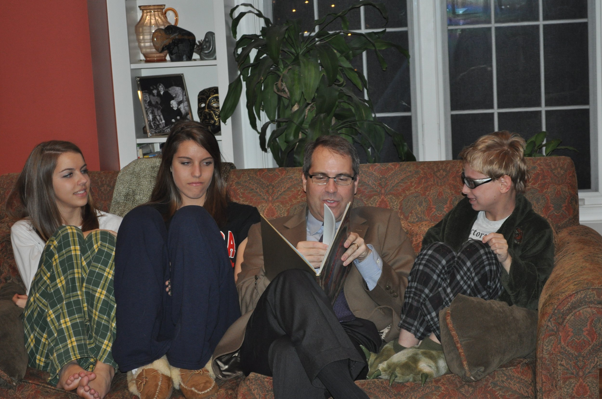 1211 Xmas Dad Kids.jpg