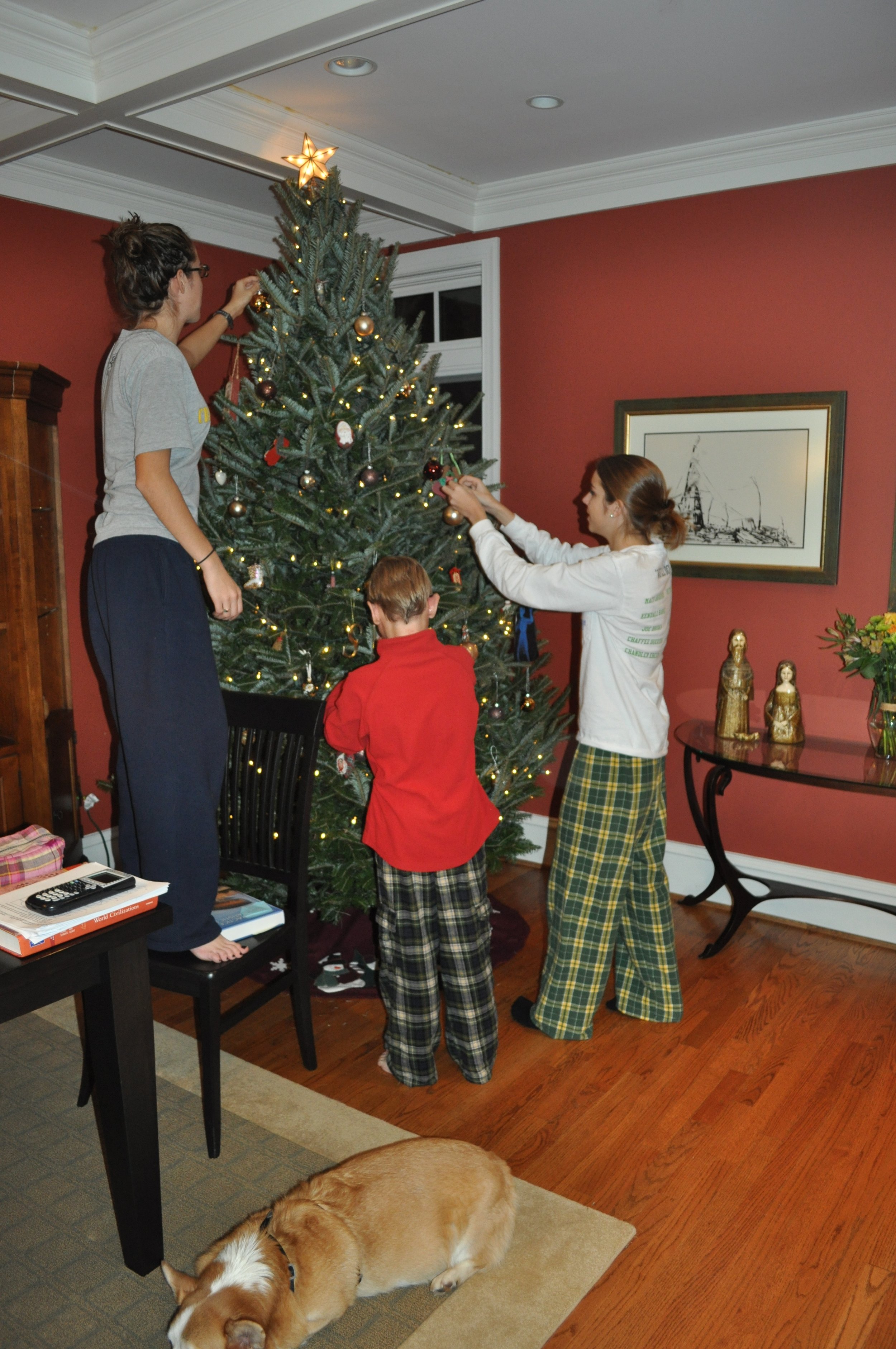 1211 Xmas Tree Kids.jpg