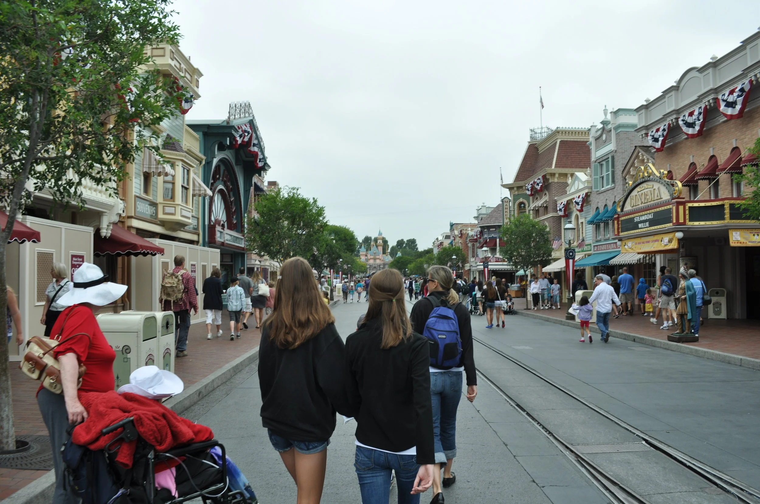 0611 29 CA Disneyland 1.jpg