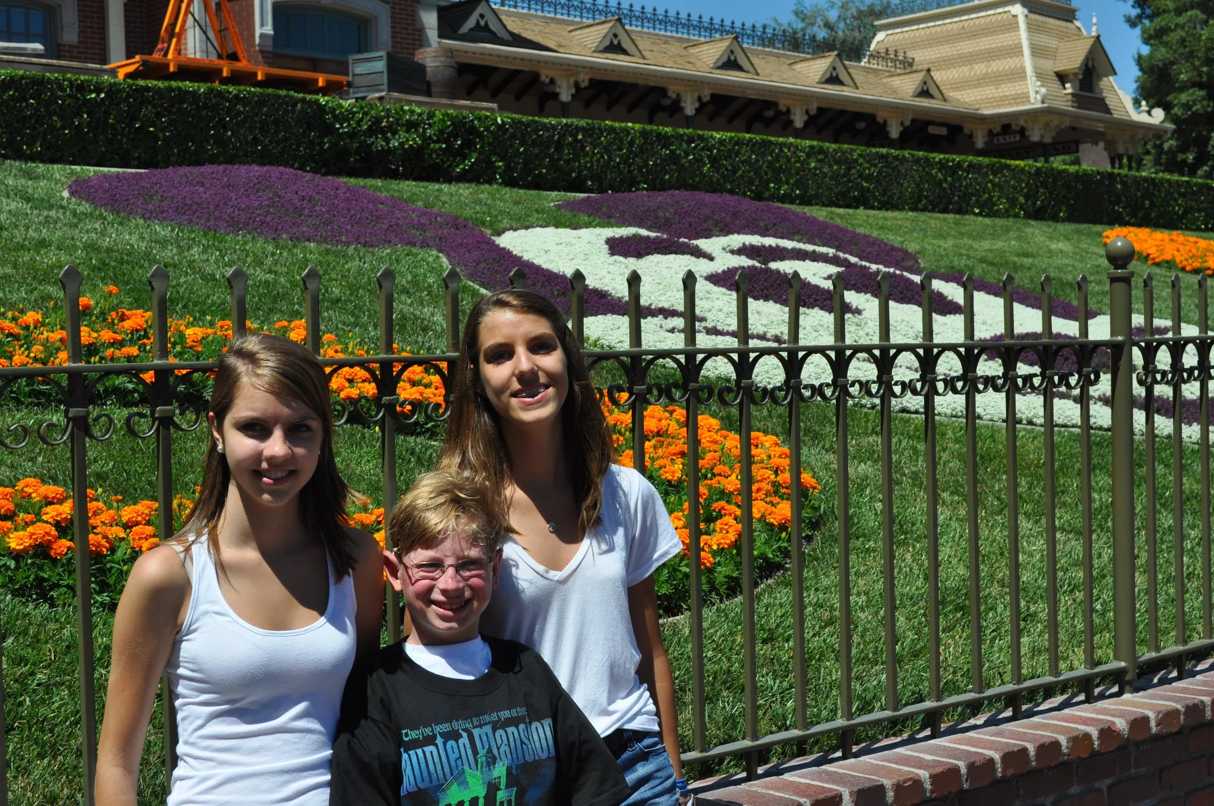 0611 29 CA Disneyland Kids.jpg