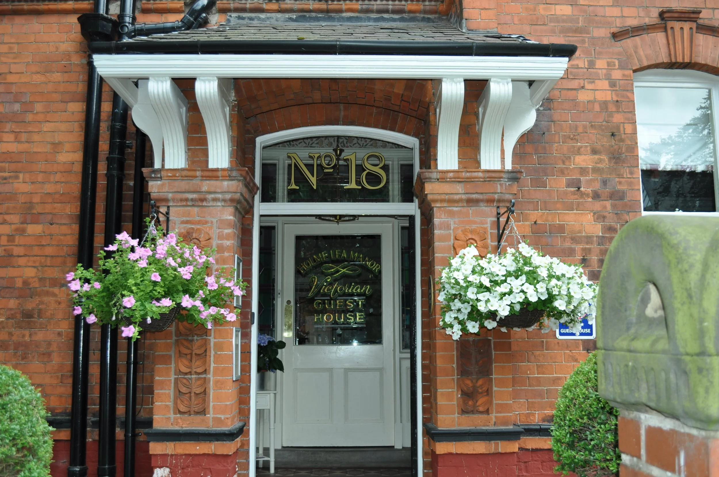 0713 Britain 01 Holme Lea Manor Inn.jpg