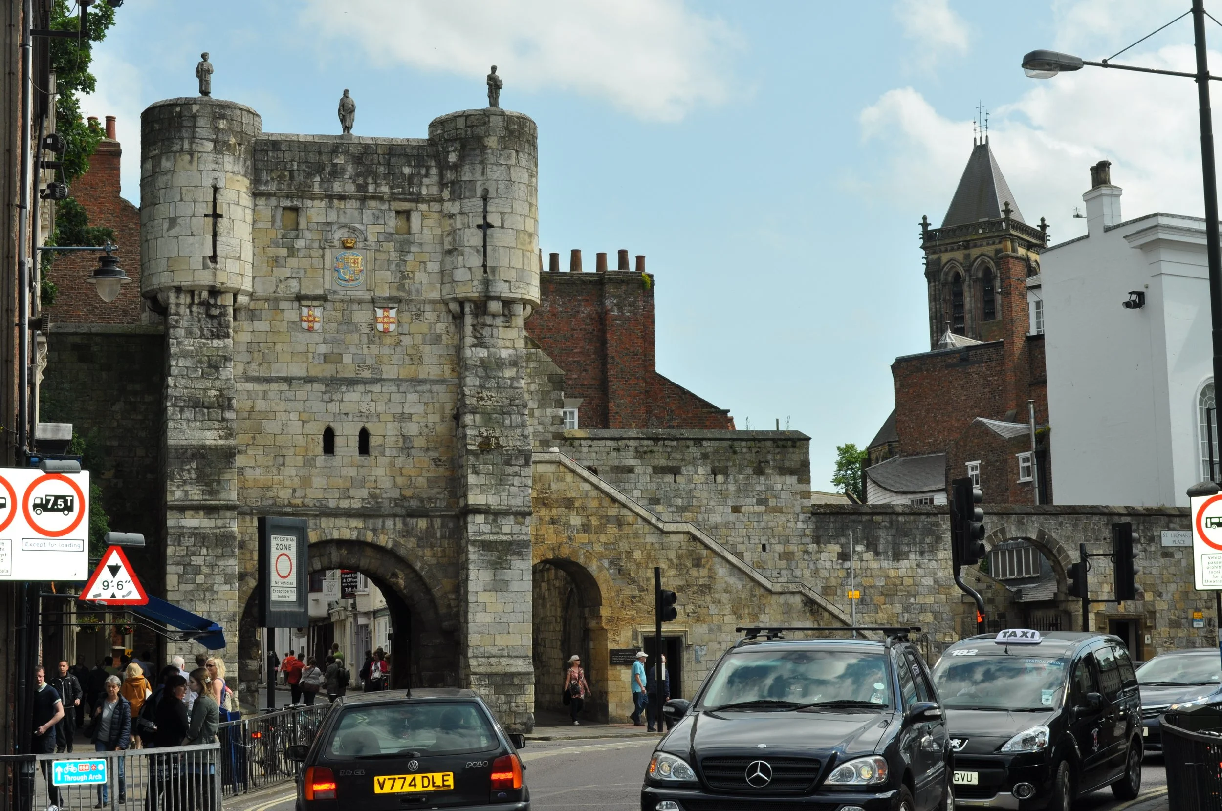 0713 Britain 01 Petergate 01.jpg