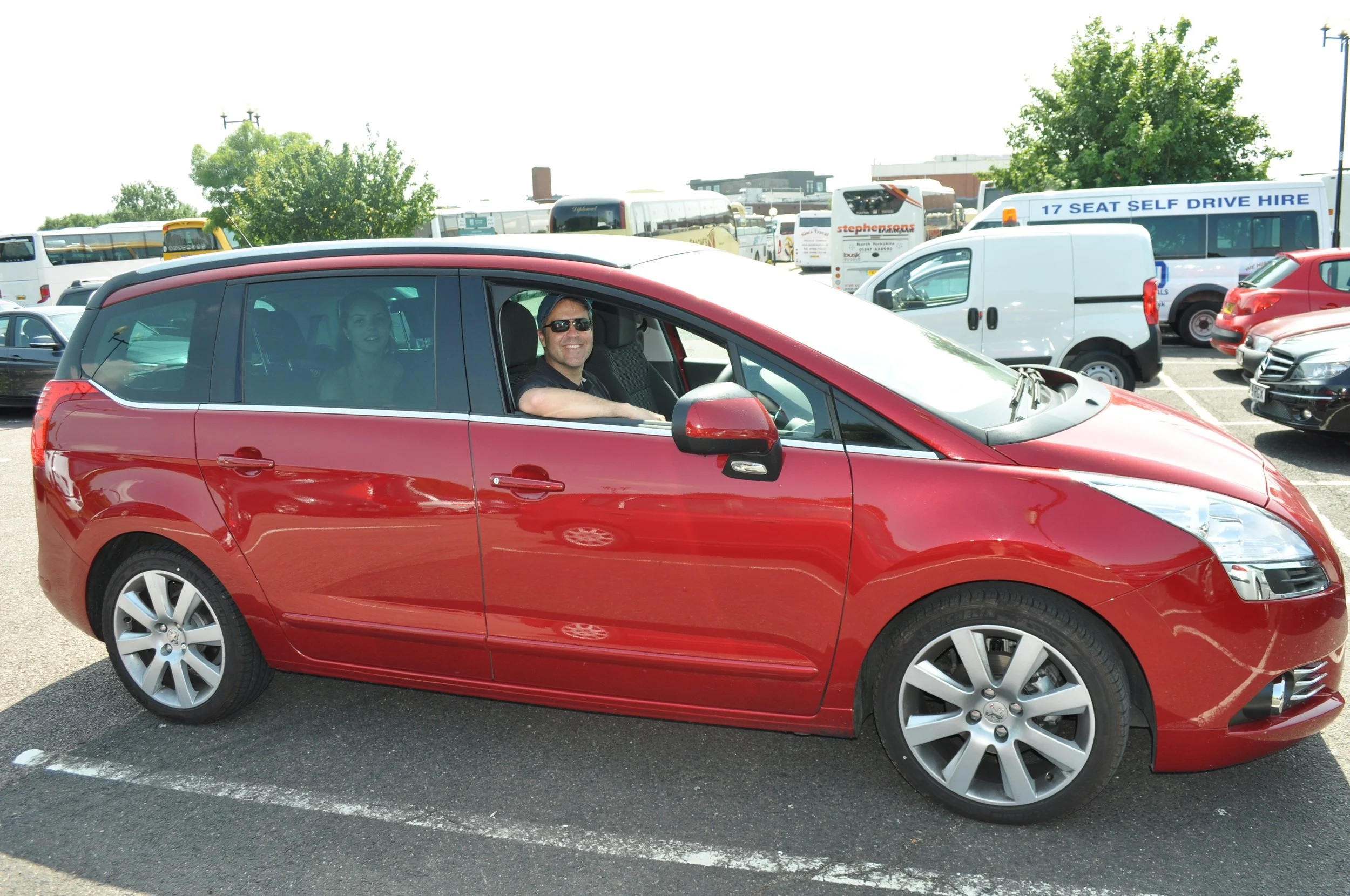 0713 Britain 01 Peugeot 5008 Dad.jpg