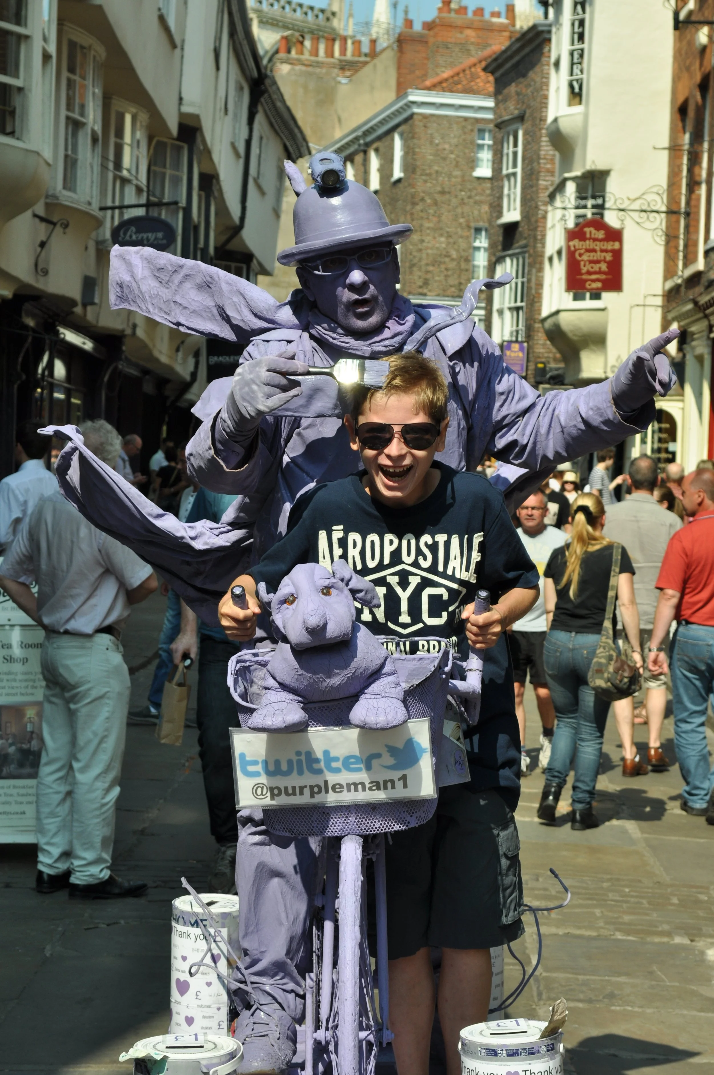 0713 Britain 02 Nate Street Entertainer.jpg