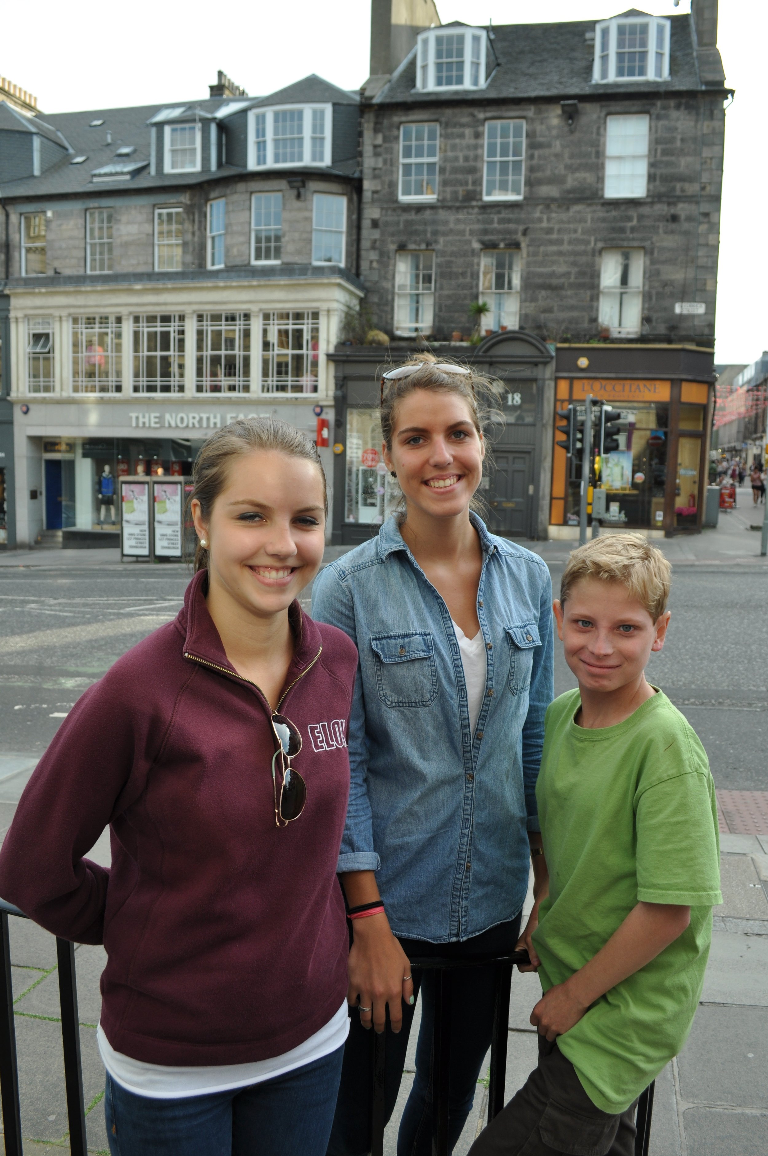 0713 Britain 03 Kids in Edinburgh.jpg
