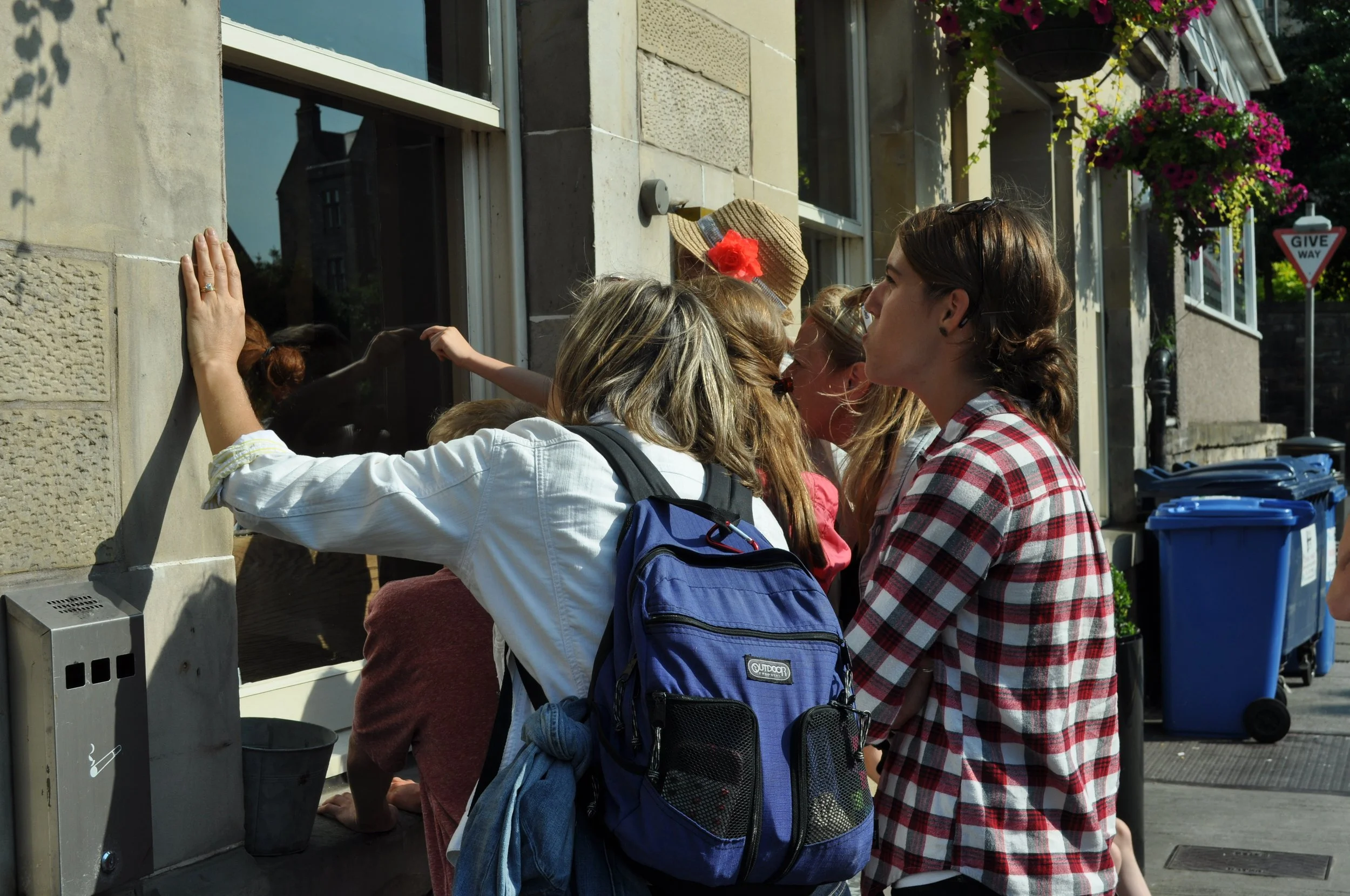 0713 Britain 04 St. Andrews Watching Andy Murray.jpg