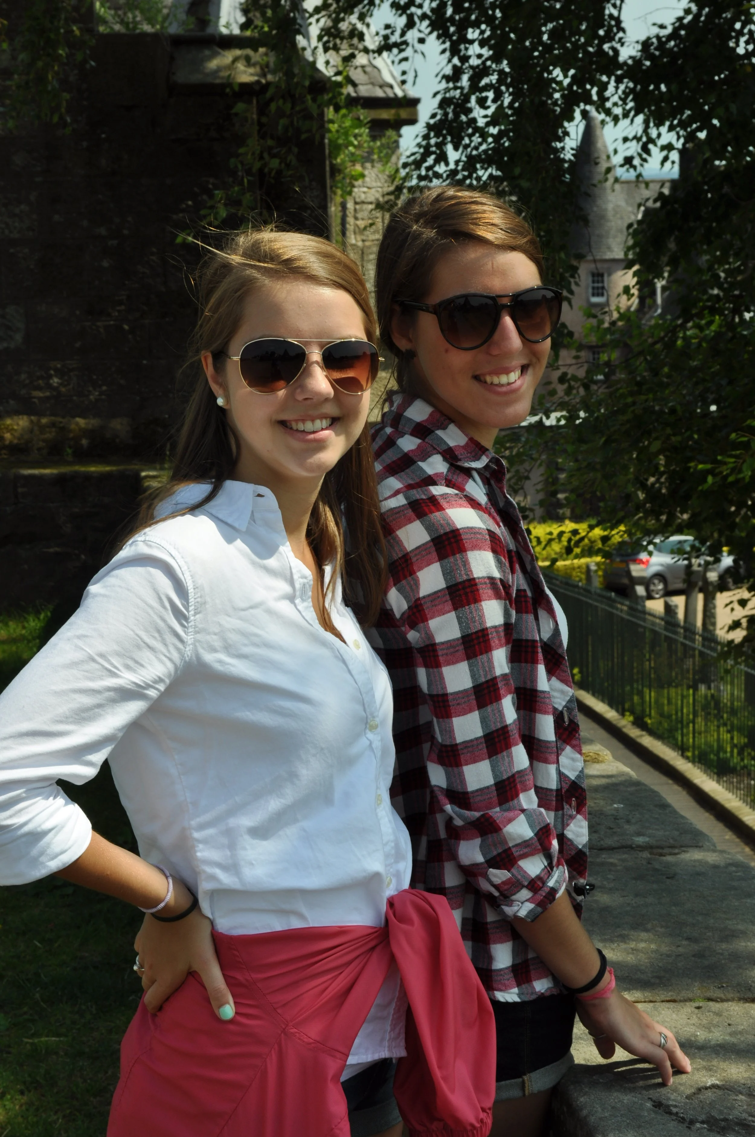 0713 Britain 04 Stirling Castle Girls.jpg