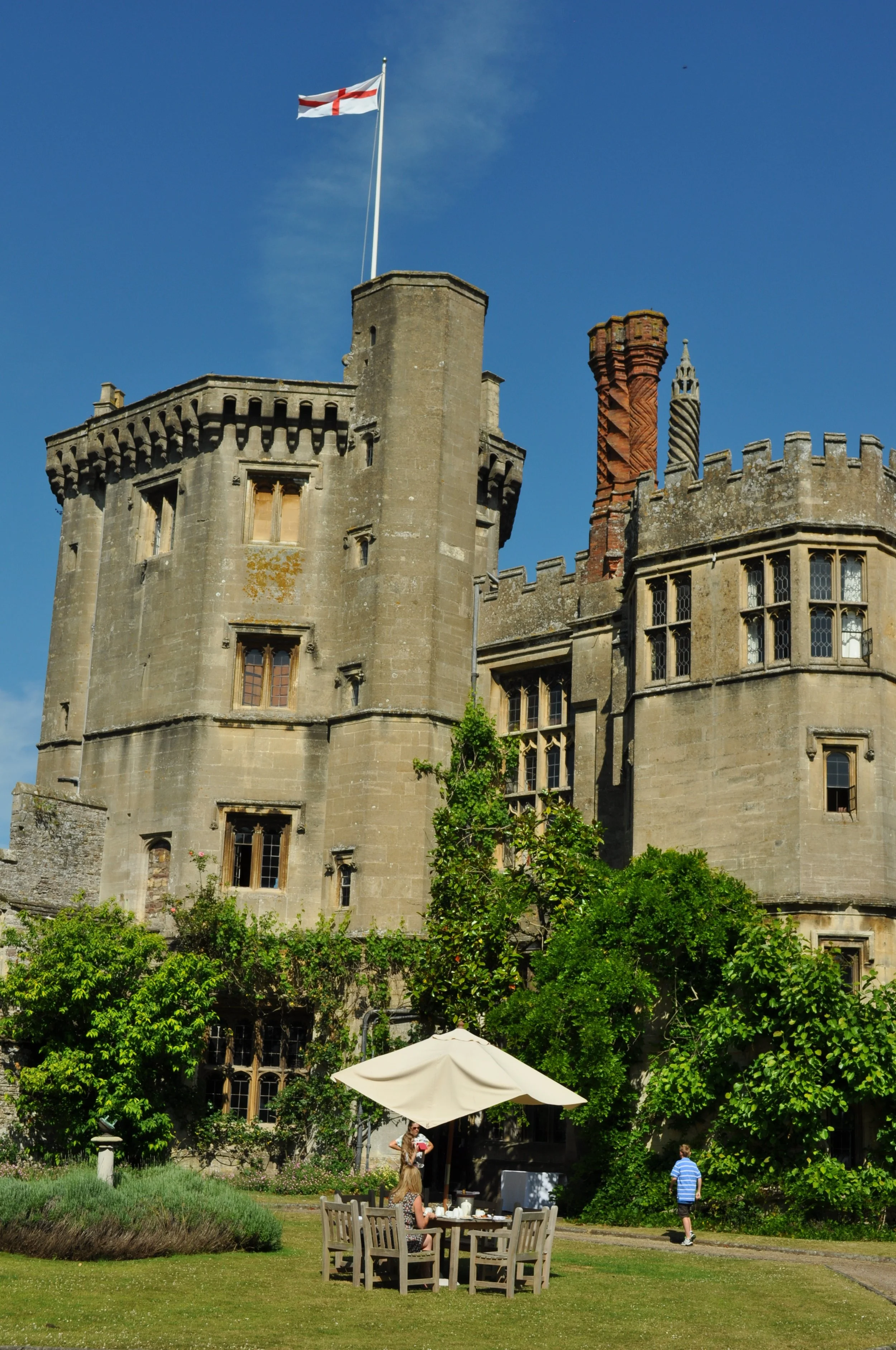 0713 Britain 07 Thornbury Castle English Flag.jpg