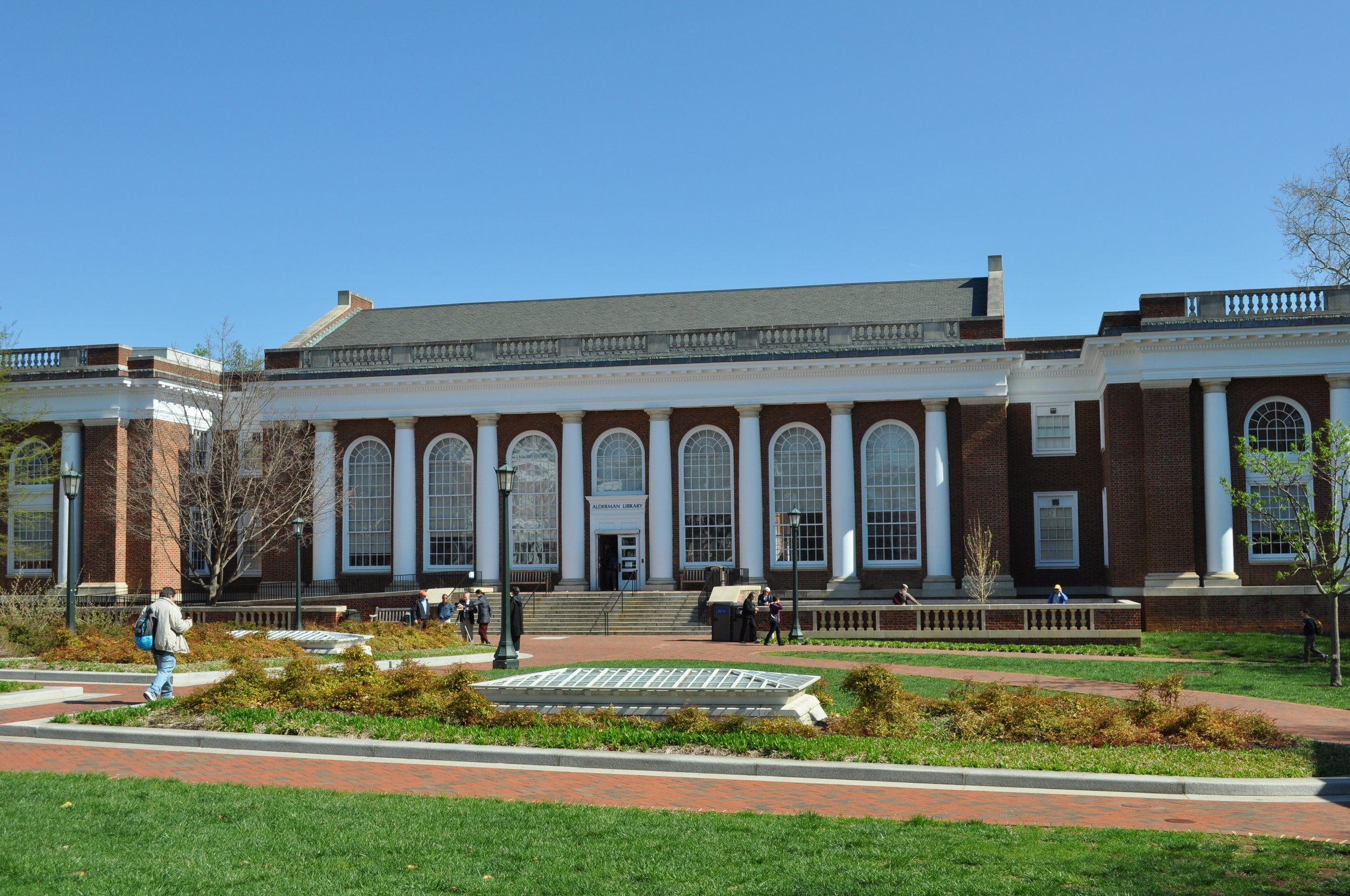 0414 Ava UVA Spring Orientation Library.jpg