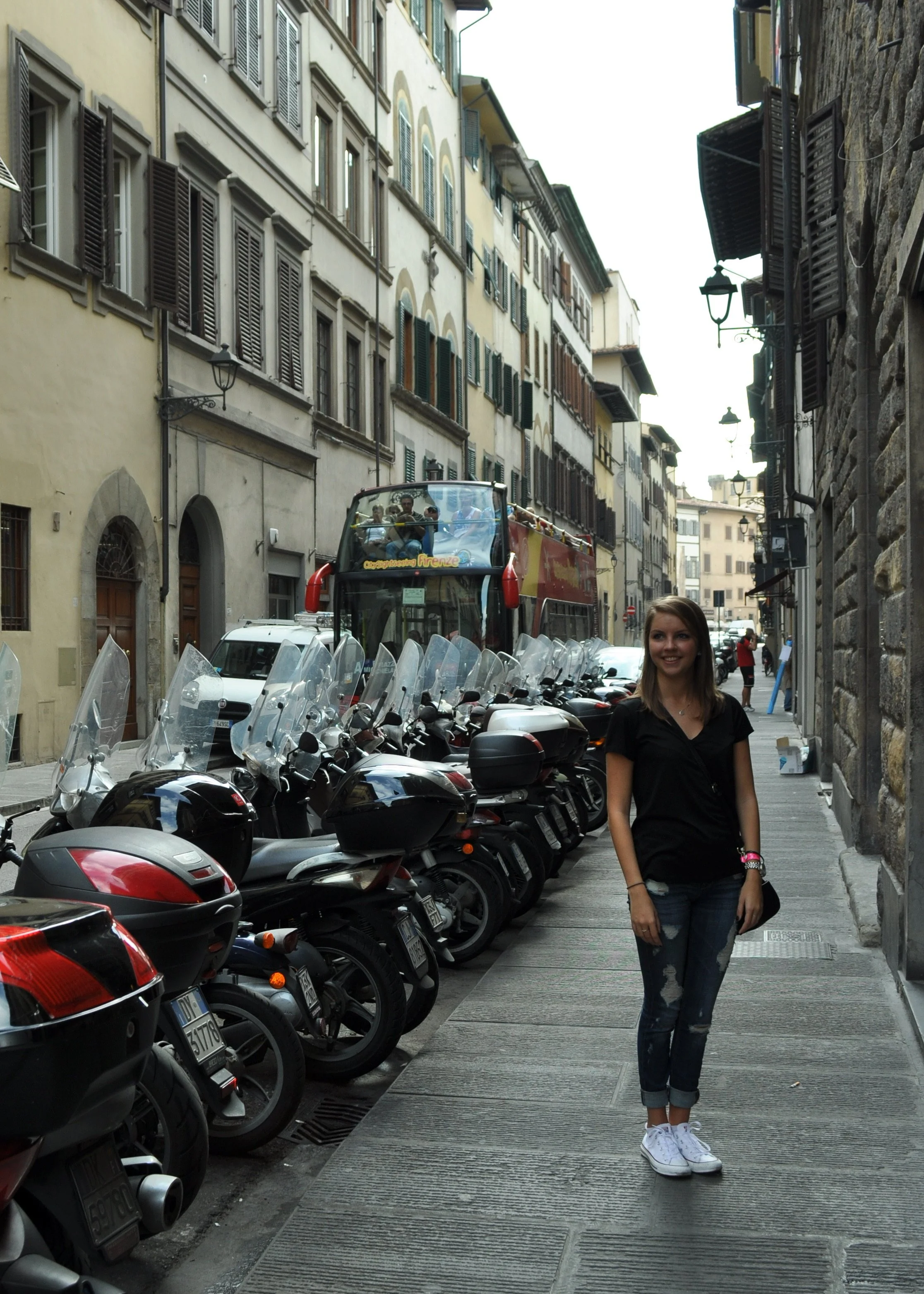 1014 Italy Grace Narrow Street.jpg