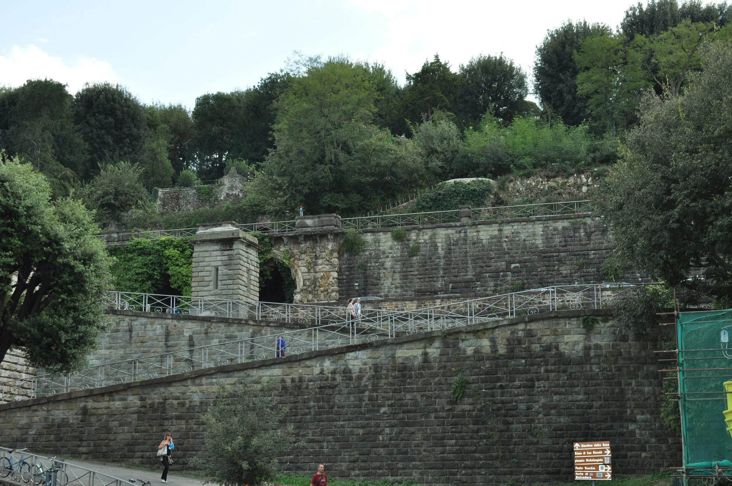 1014 Italy Michaelangelo Piazza.jpg