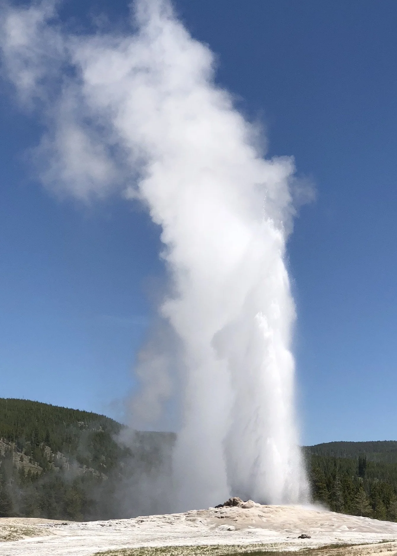 062618 WY Yellowstone Old Faithful.jpg