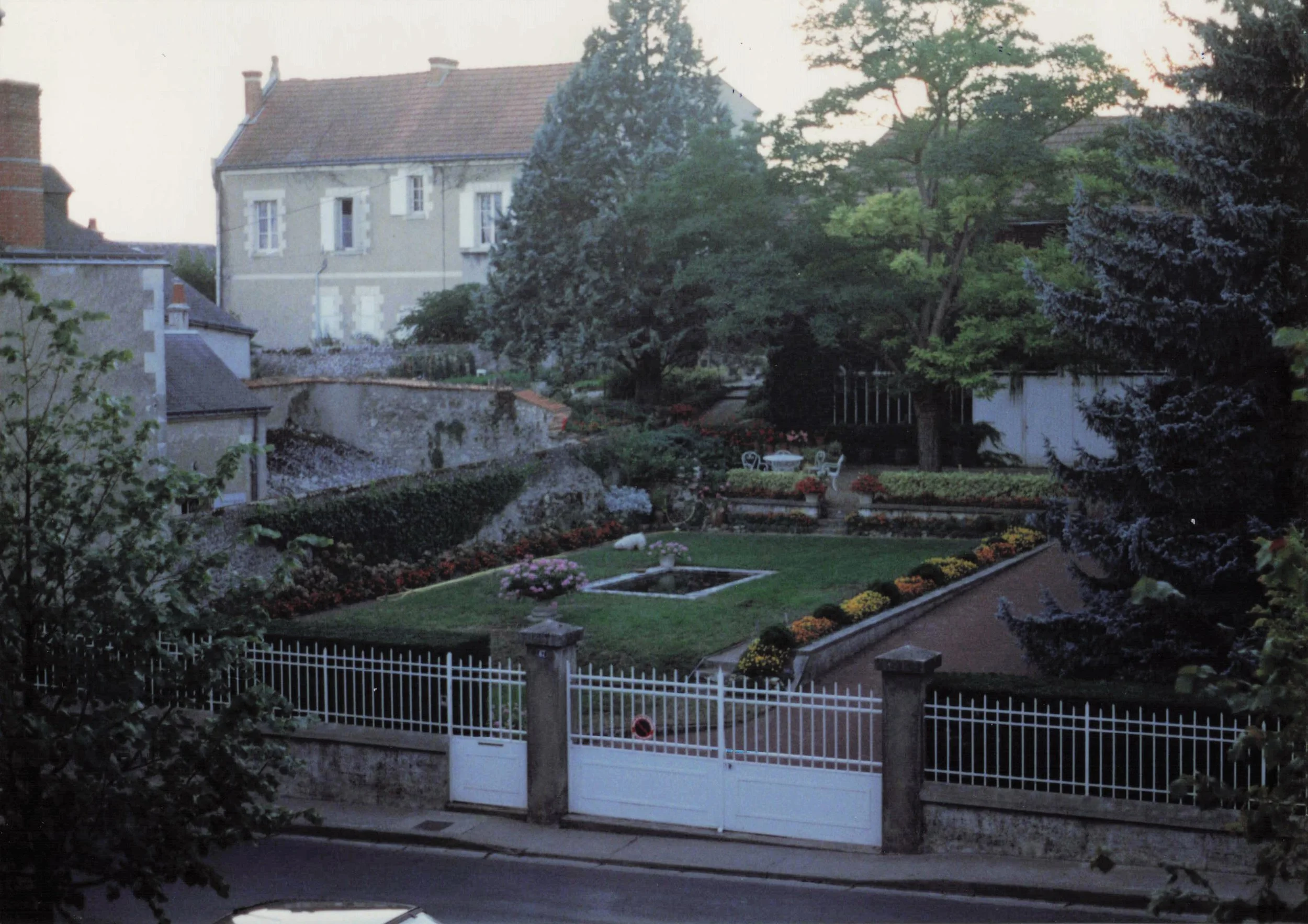 1989 Honeymoon_0078.jpg